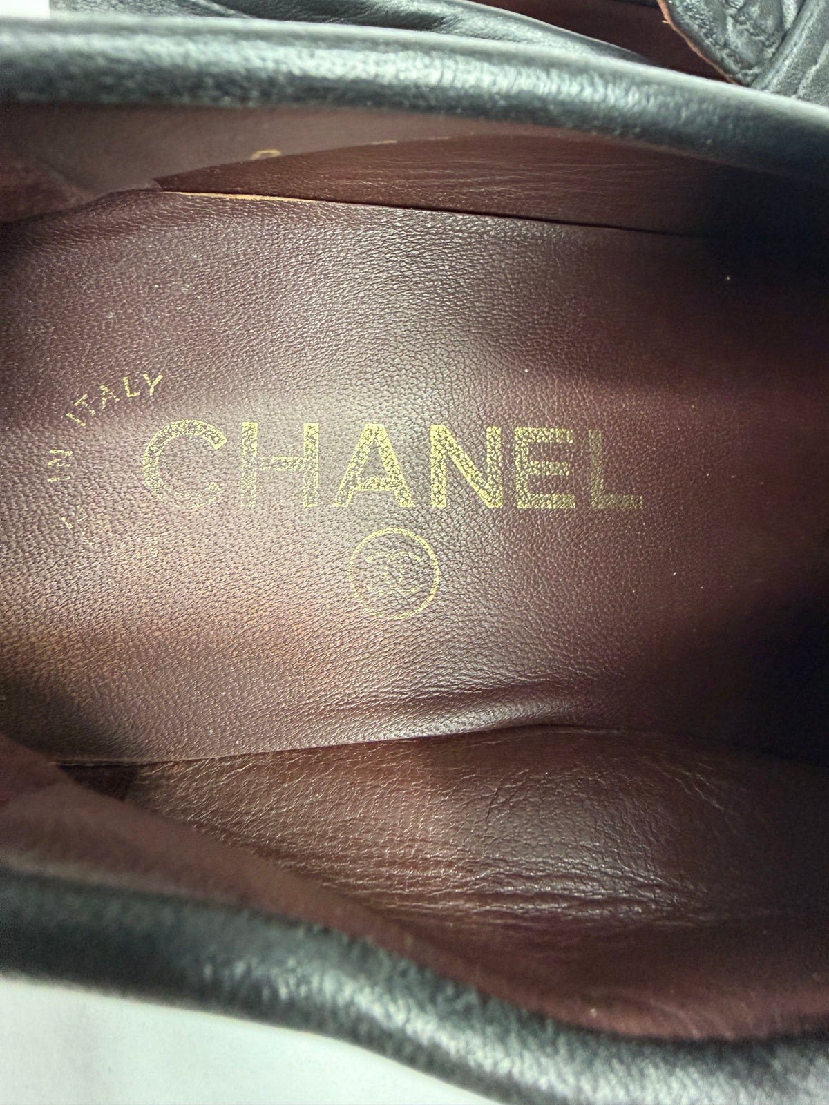 CHANEL
Lambskin Quilted CC Turnlock Loafers Black Size 38 EU/ 8 US/ 5 UK