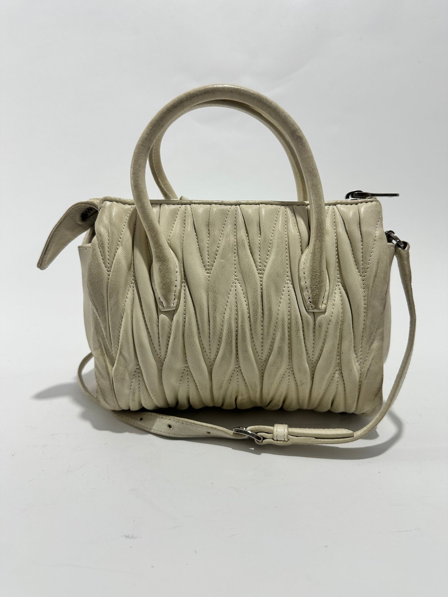 MIU MIU 
Nappa Matelasse Lux Mini Crossbody Tote Bianco