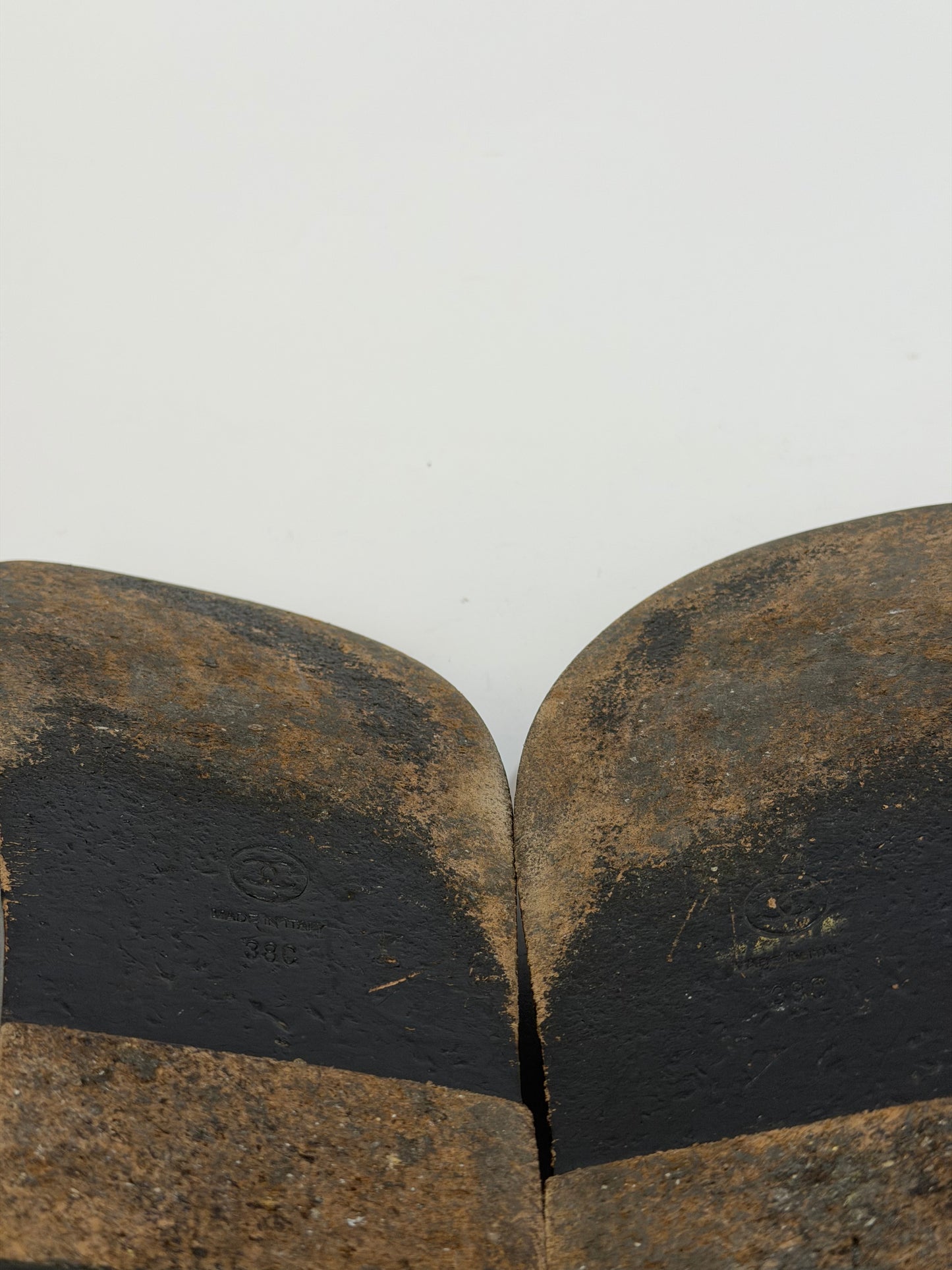 CHANEL
Velvet Velcro Dad Sandals Blue Size 38 EU/ 8 US/ 5 UK