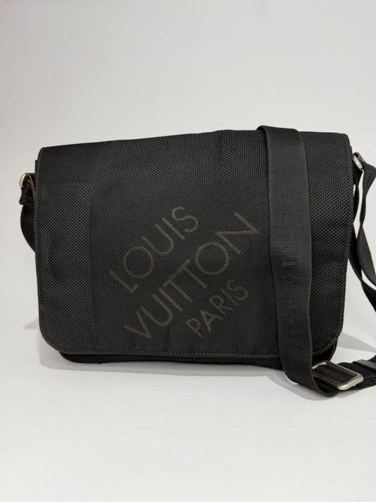 LOUIS VUITTON
Black Damier Geant Canvas Loup Messenger Bag