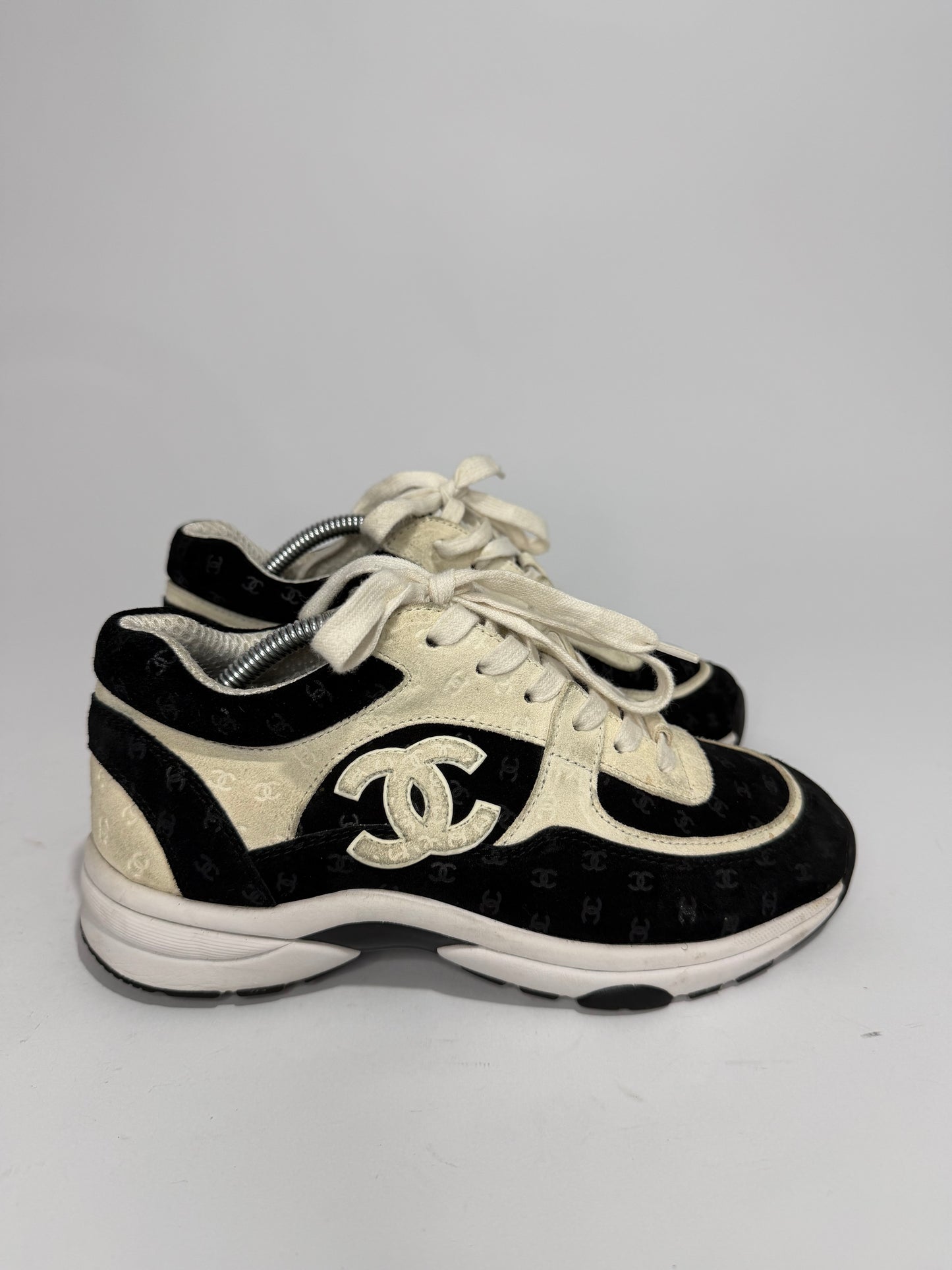 Chanel Black/White Suede CC Interlocking Logo Low Top Sneakers Size 37