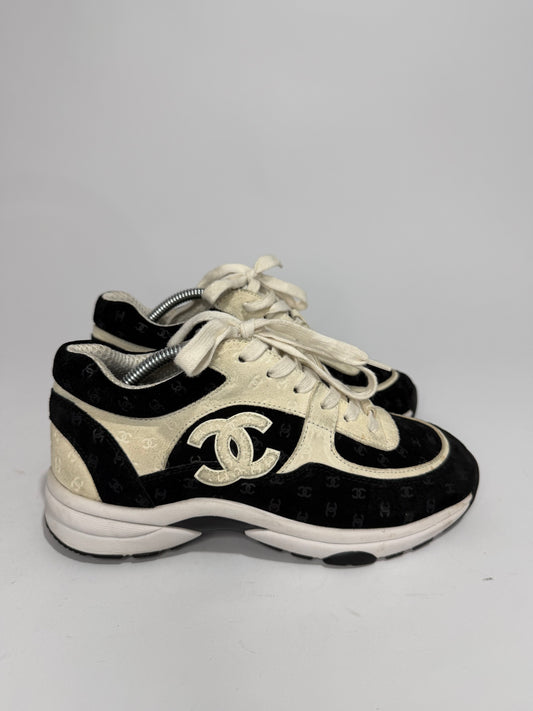 Chanel Black/White Suede CC Interlocking Logo Low Top Sneakers Size 37