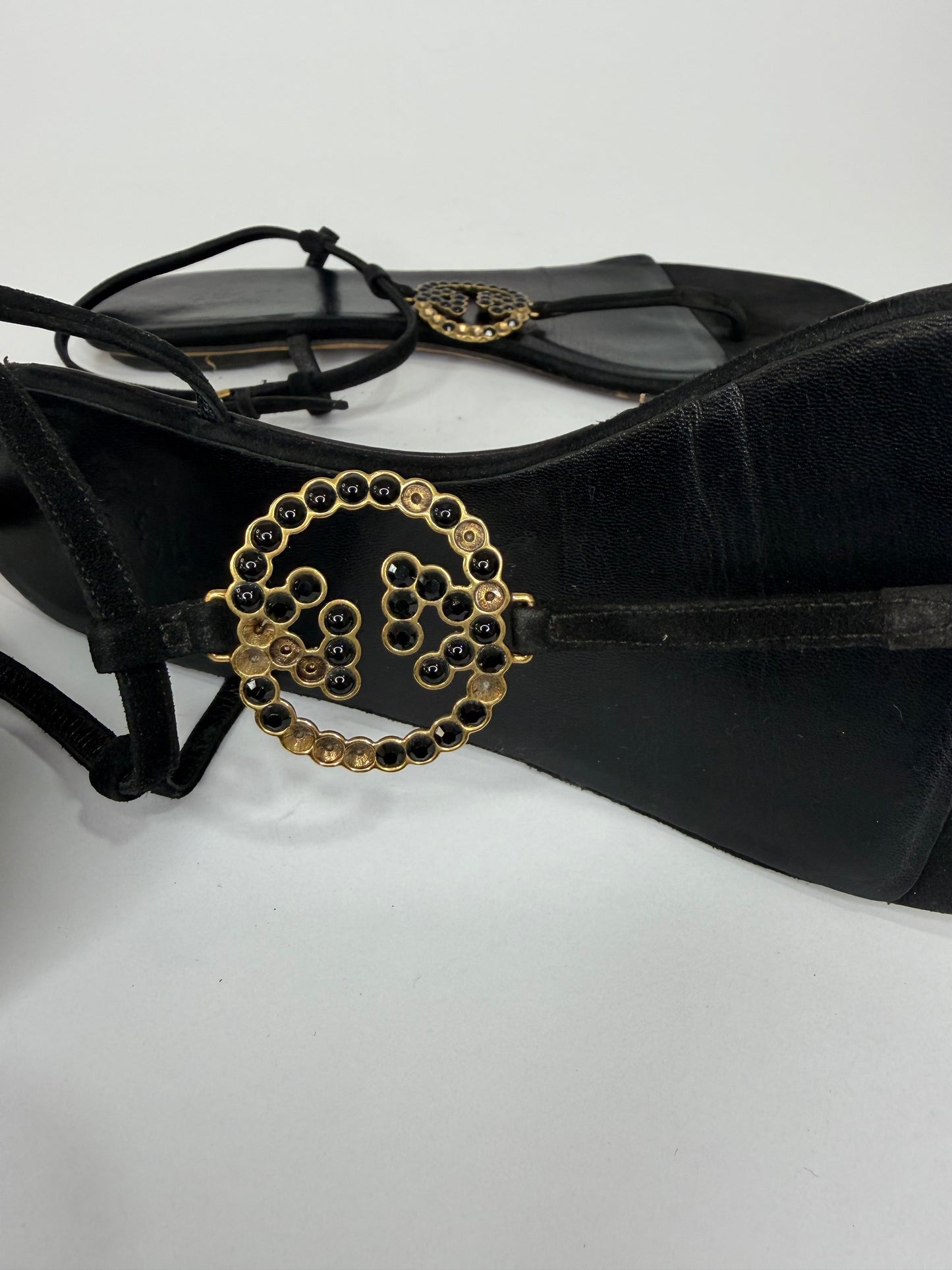 Gucci
Interlocking G Logo Suede T-Strap Sandals
Women's Size: 9 | IT 39