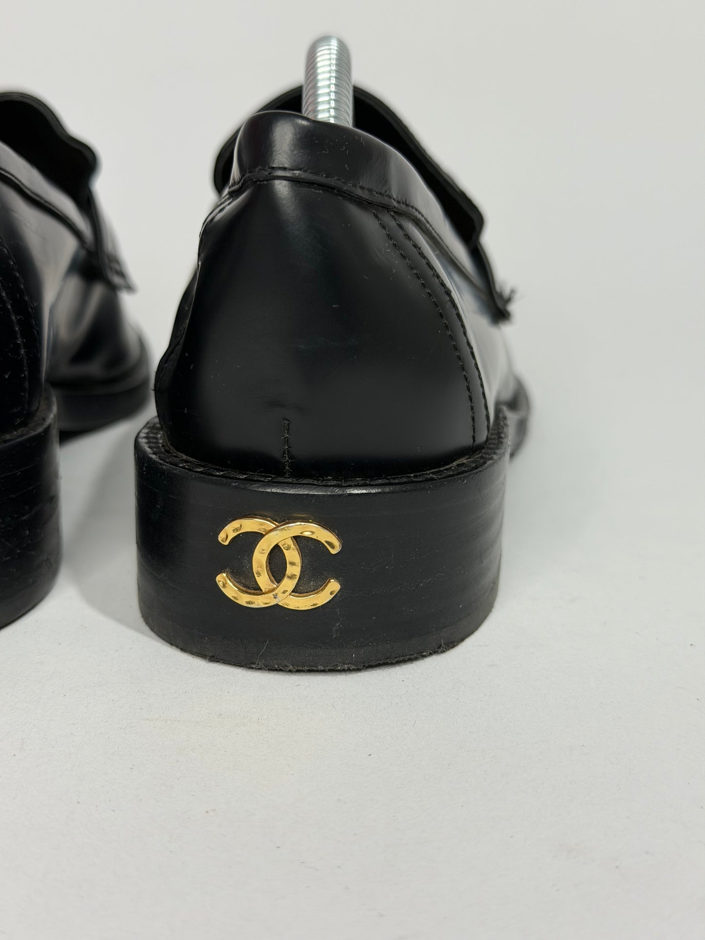 Chanel
Interlocking CC Logo Loafers
Women's Size