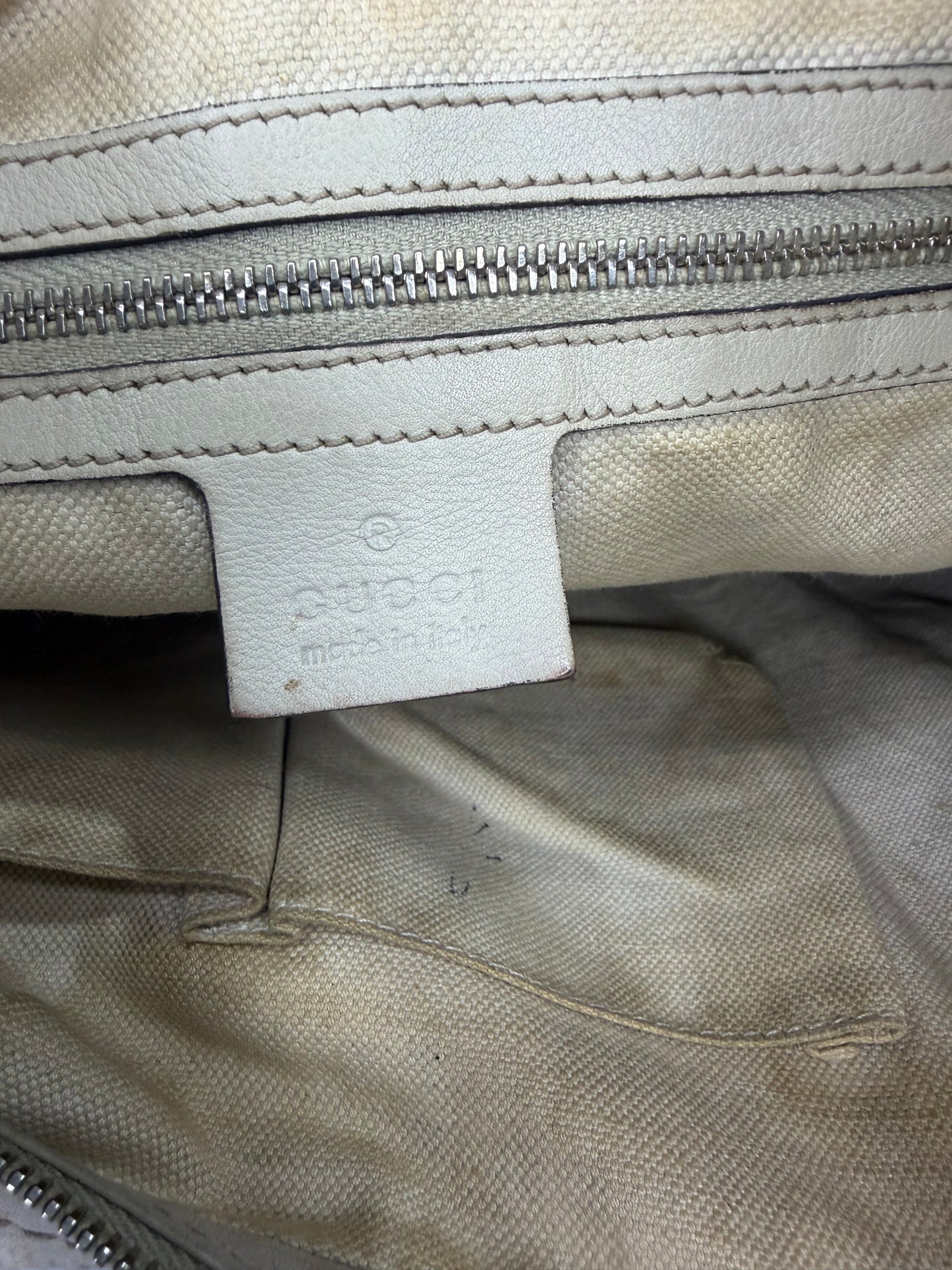 GUCCI
Guccissima Medium Lovely Heart Hobo Off White
