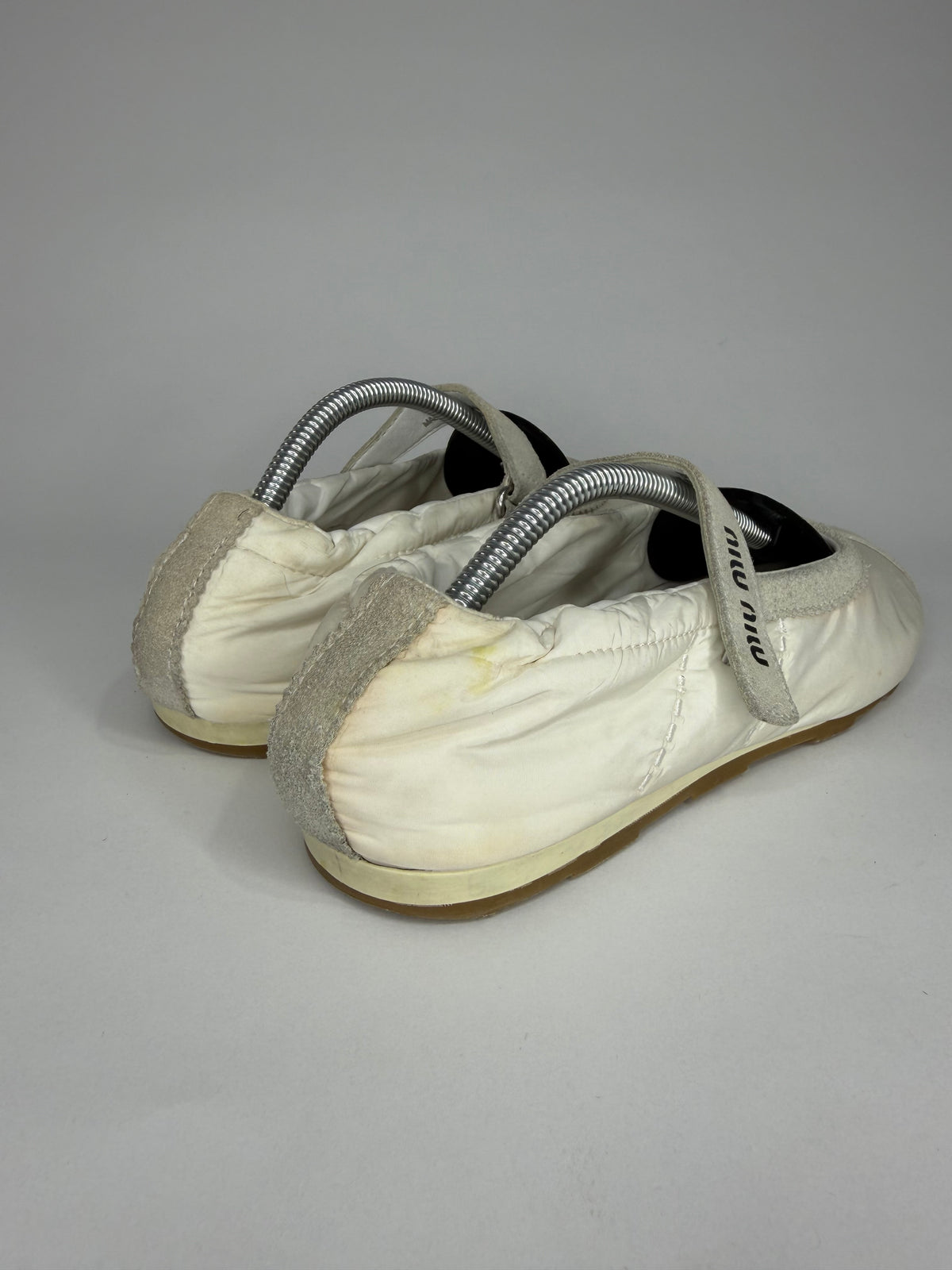 Miu Miu
Suede Ballet Flats
Women's Size 37 EU/ 7 US / 4 UK
