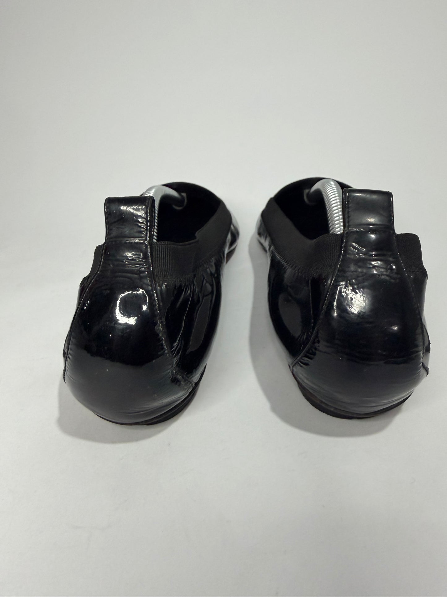 Chanel
Interlocking CC Logo Patent Leather Flats Size 39 EU/ 9 US