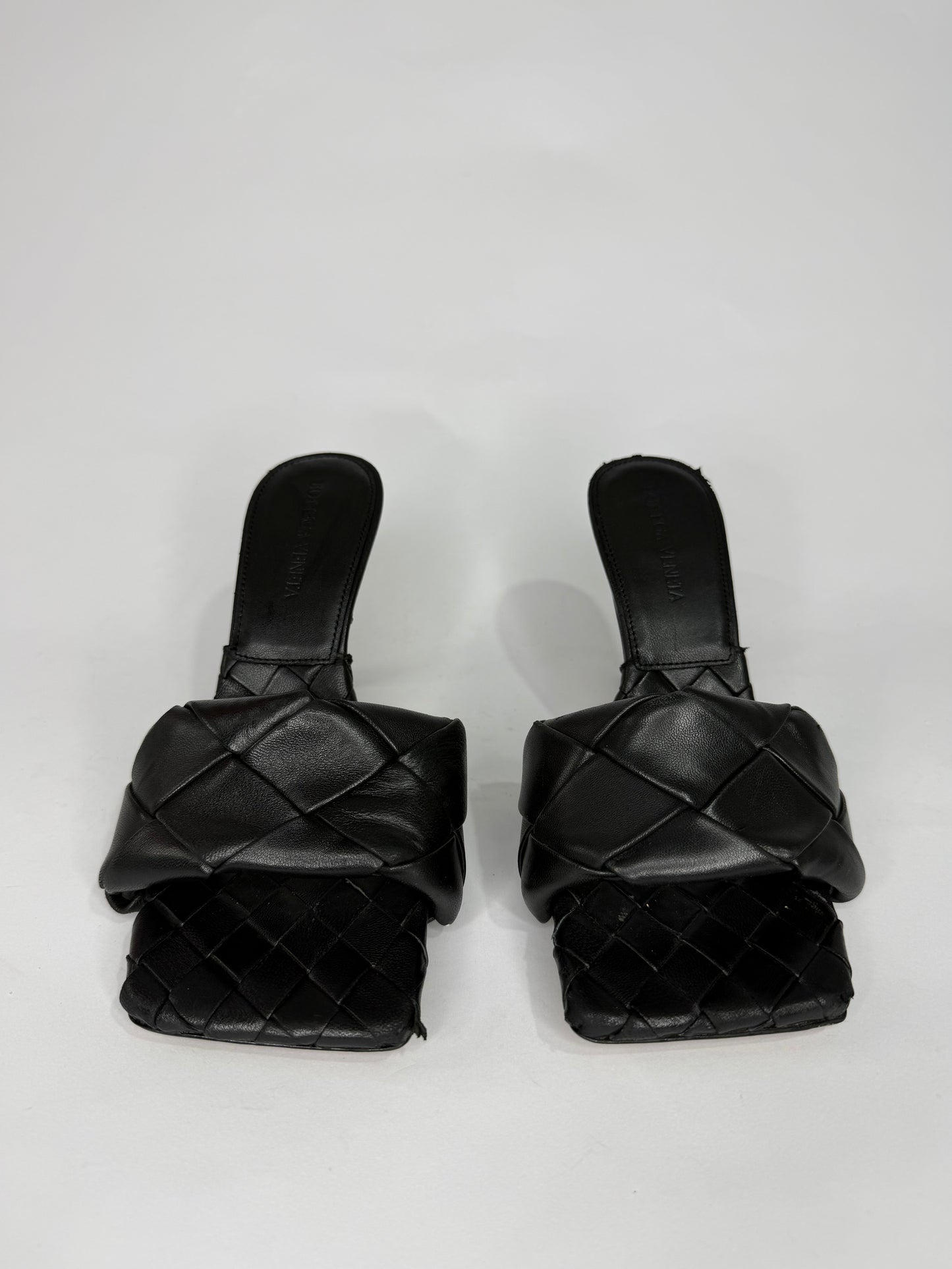 Bottega Veneta
Intrecciato Weave Leather Slides
Women's Size 36 EU/ 6 US / 3 UK