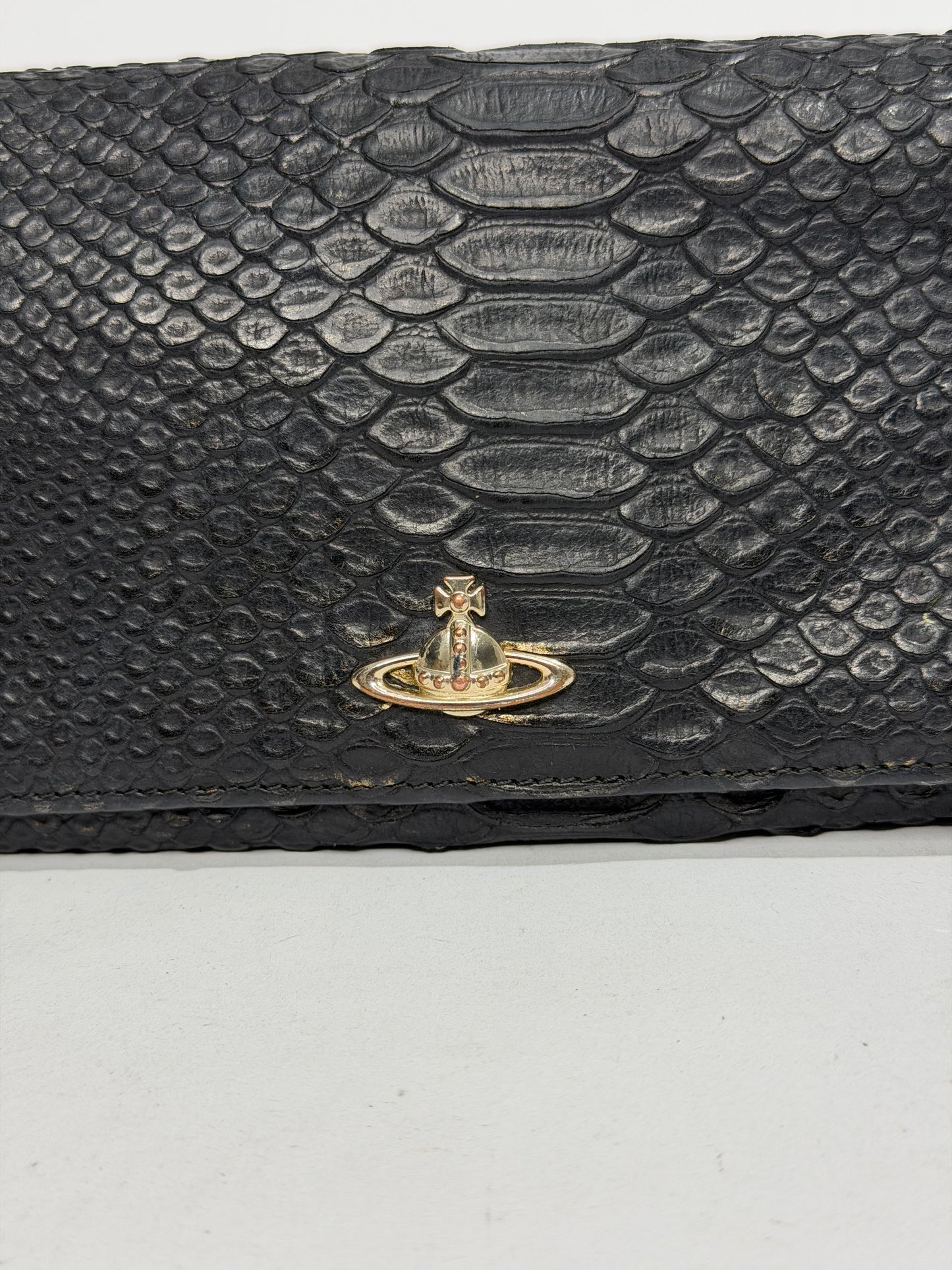 VIVIENNE WESTWOOD
Frilly Snake Patent Wallet In Black