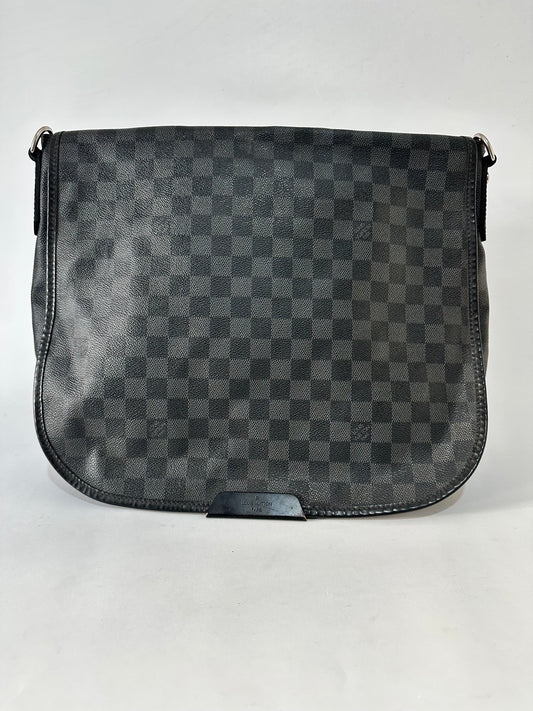 Louis Vuitton Damier Graphite Canvas Daniel MM Messenger Bag