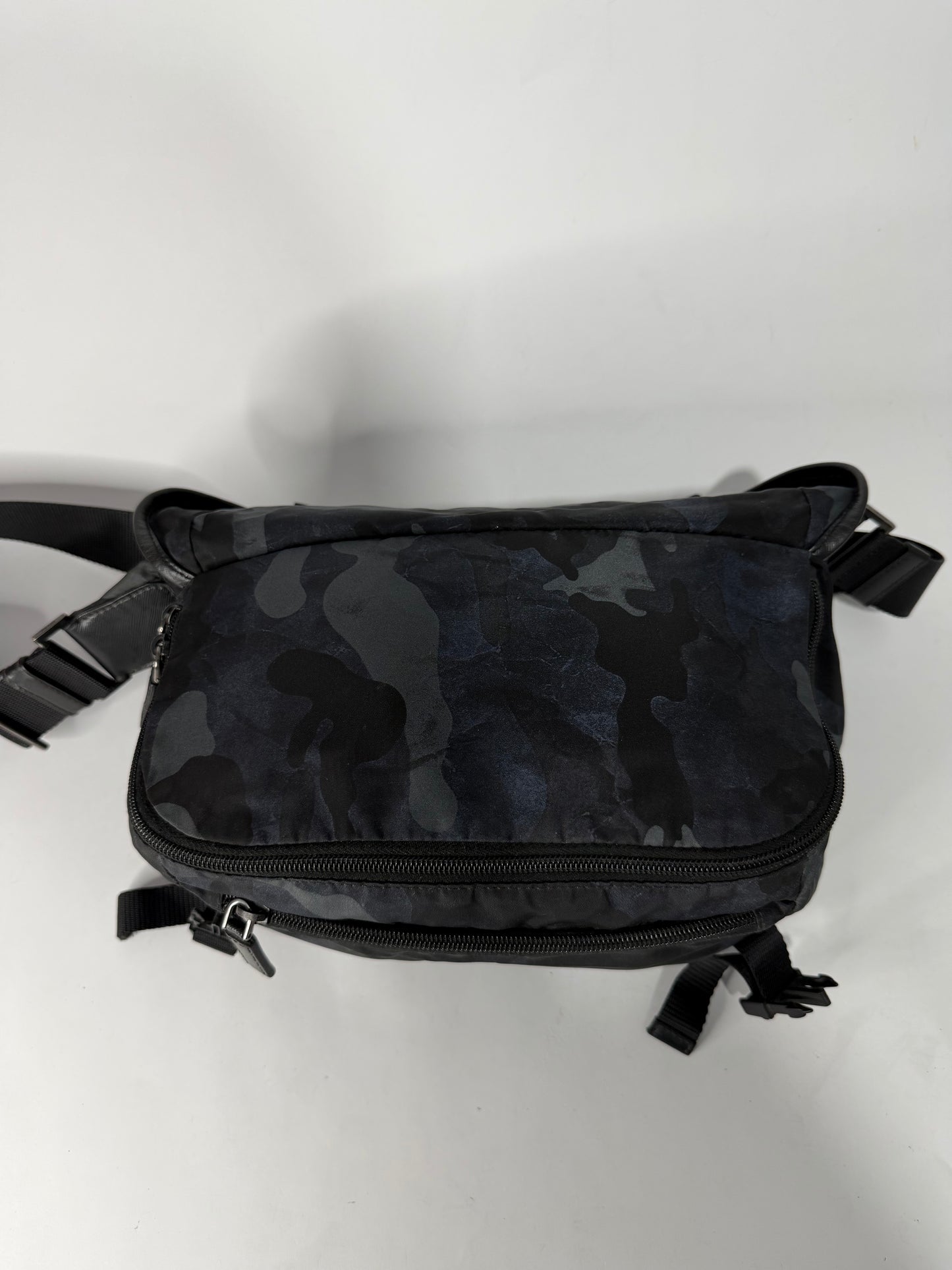 PRADA
Tessuto Nylon Camouflage Belt Bag Fumo