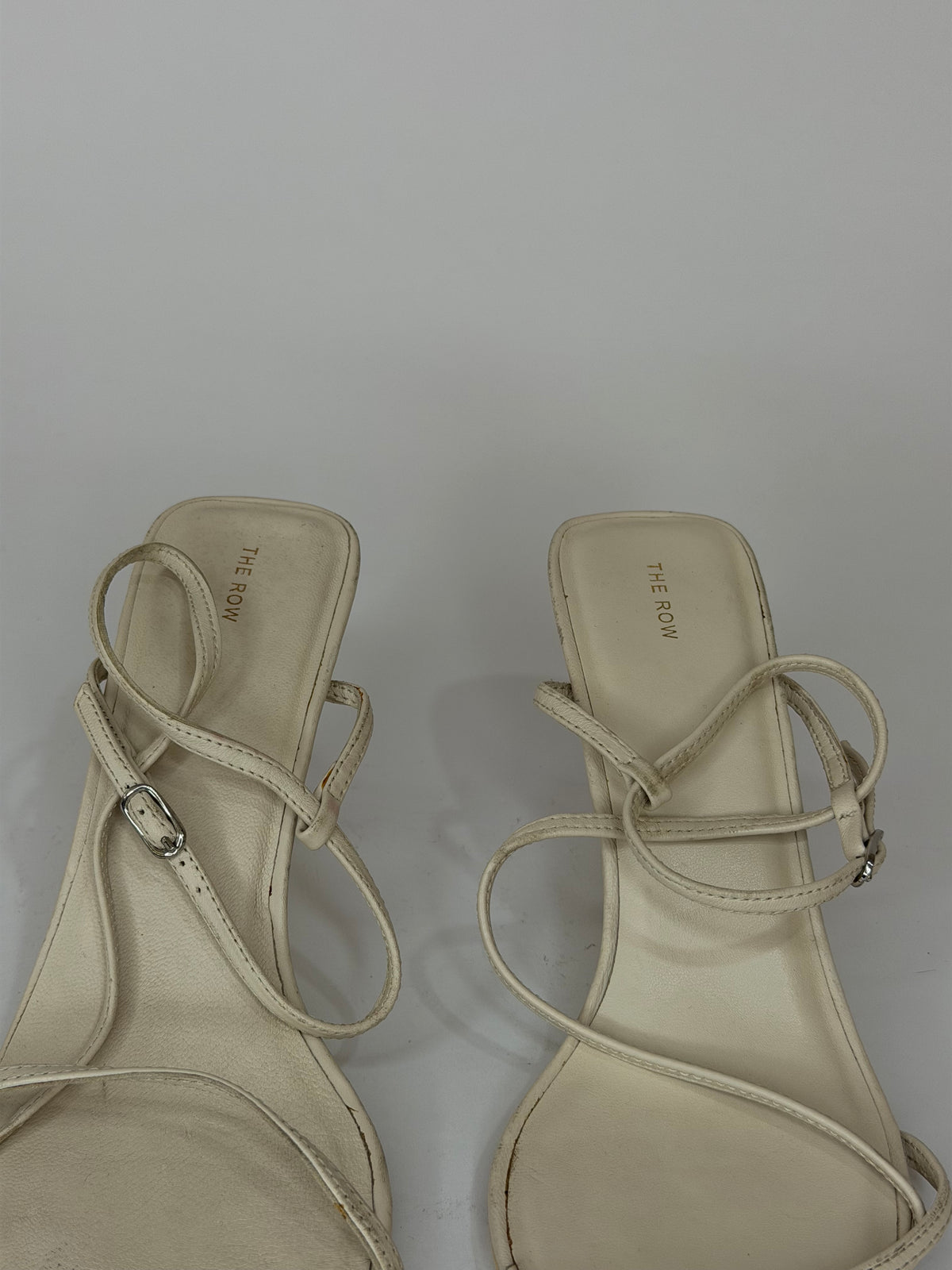 The Row
White Leather Sandals
Women's Size 37 EU/ 7 US/ 4 UK