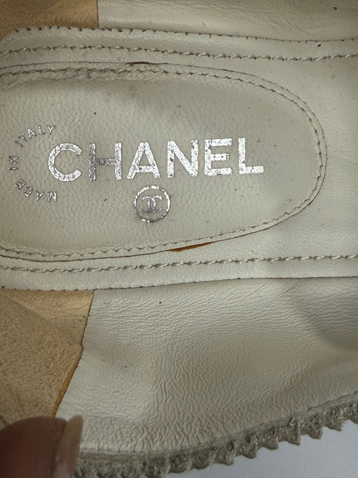 CHANEL
Calfskin Mary Jane Flats 36 White Black