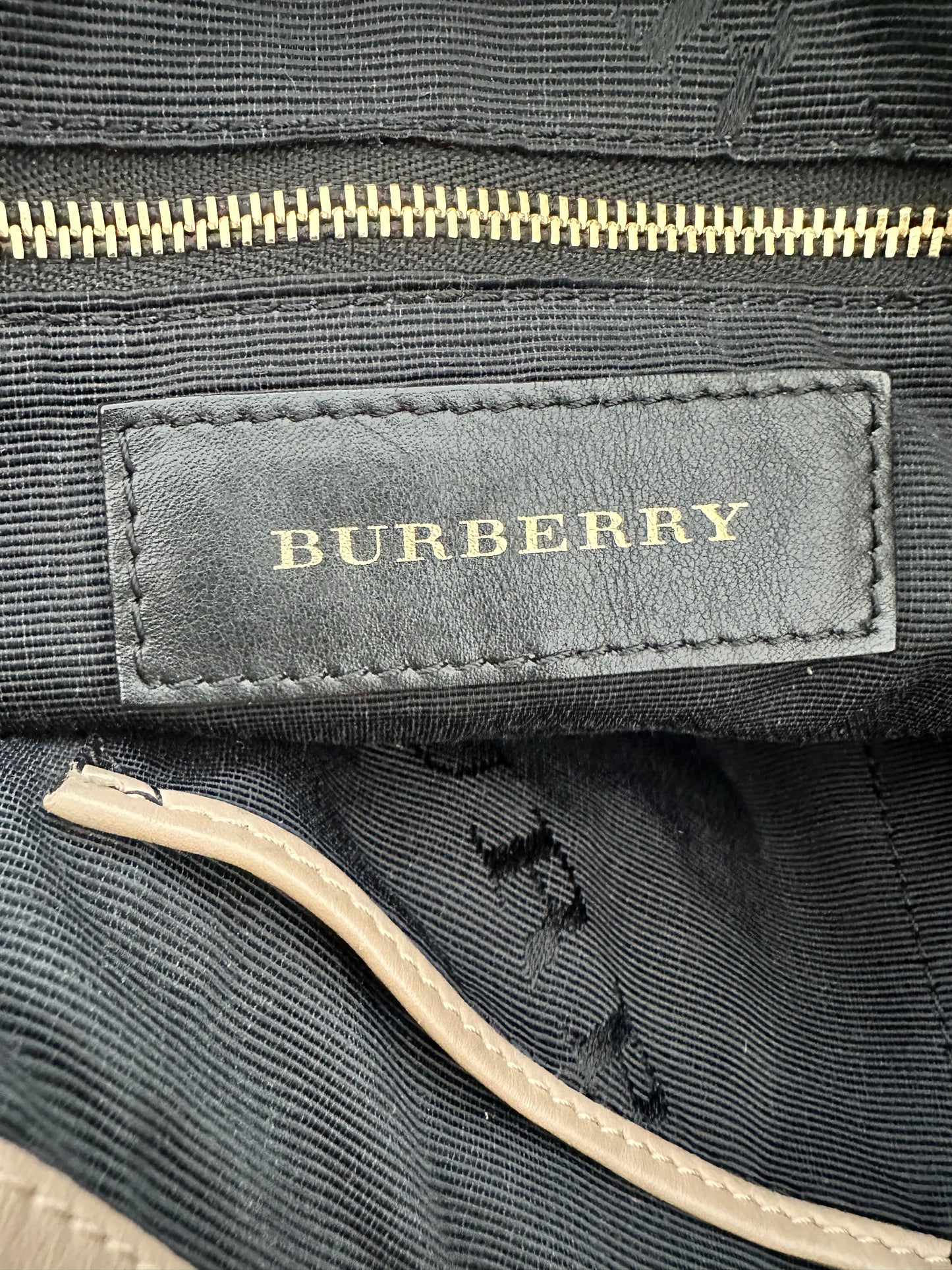 BURBERRY 
Heritage Grain Large Clarborough Tote Taupe Brown