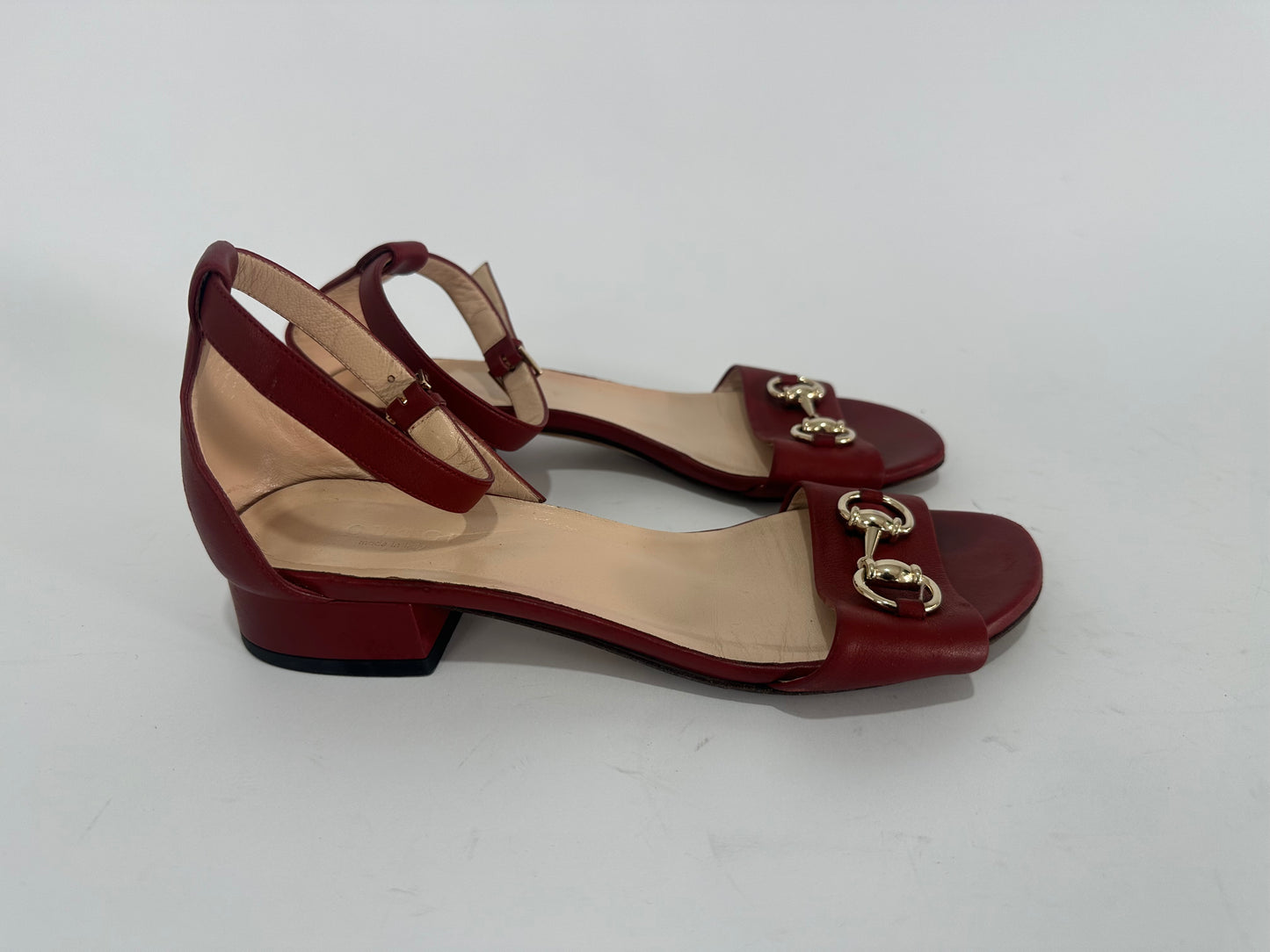 GUCCI
Horsebit Accent Leather Sandals Size 38