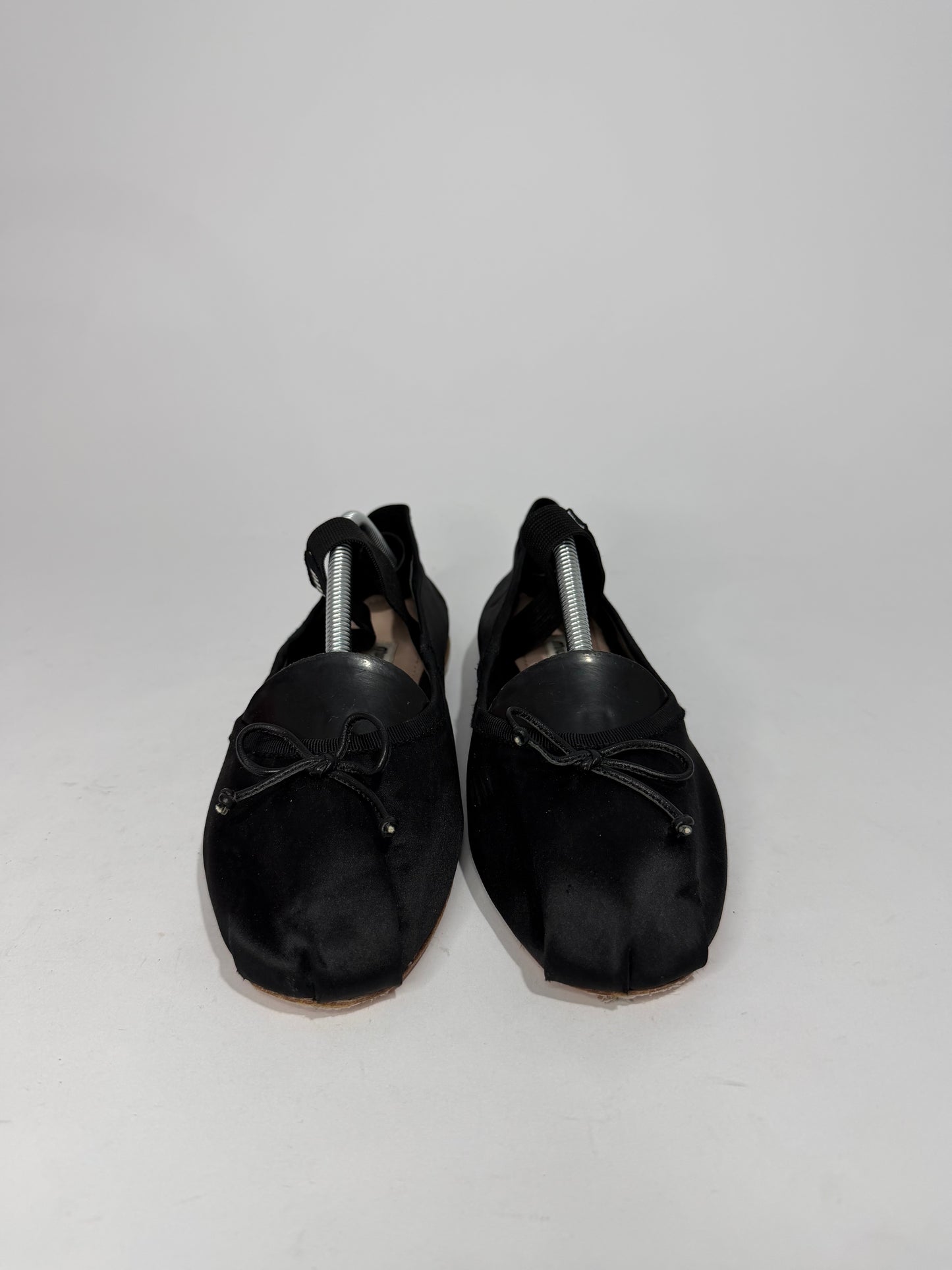 MIU MIU
MIU MIU LOGO-STRAP BALLET FLATS BLACK Size 36 EU/ 6 US