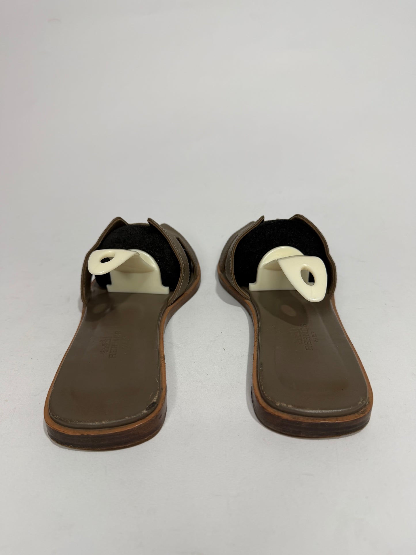 HERMES Grey Epsom Oran Sandals Size 38 EU/8 US / 5 UK