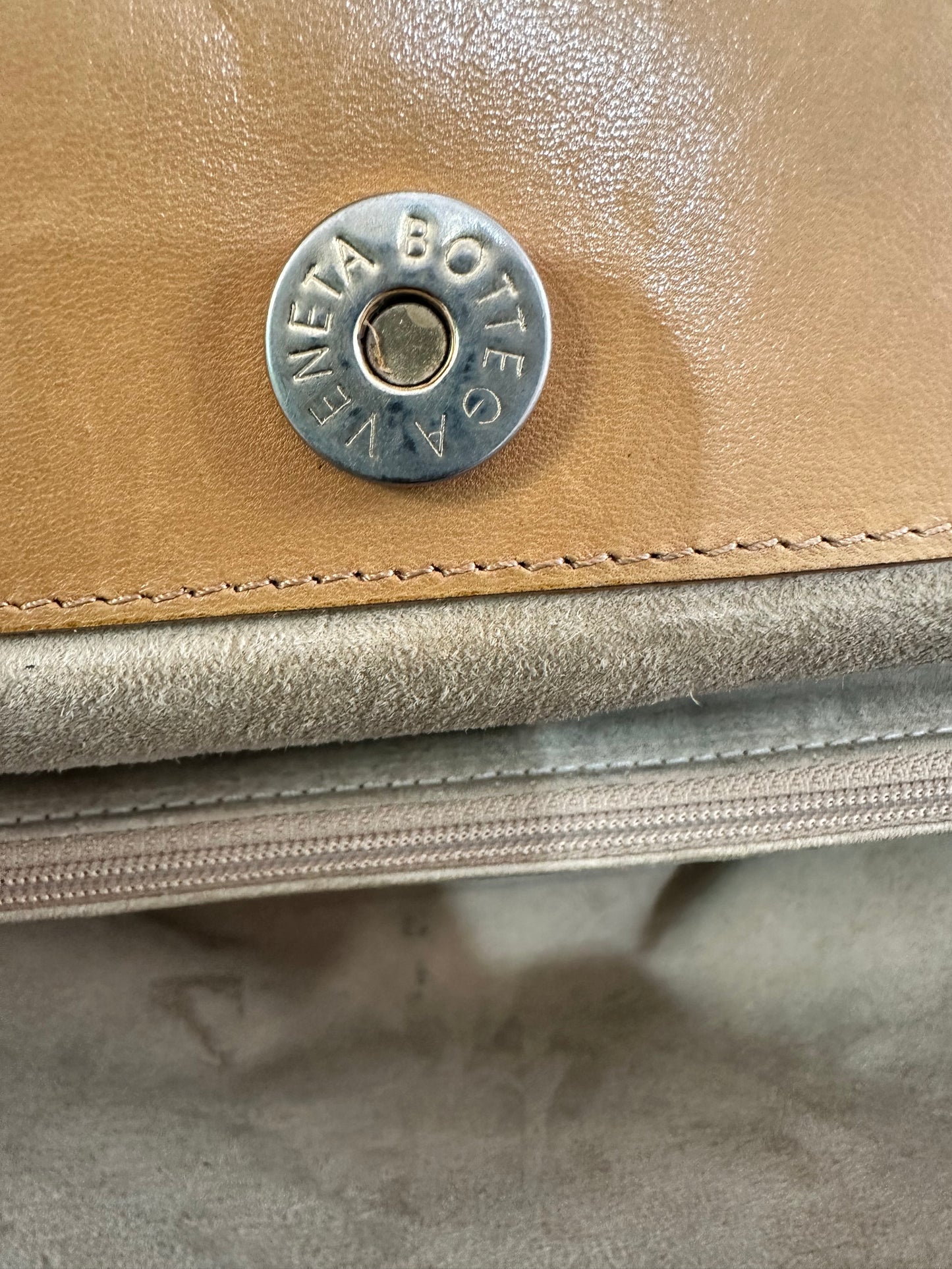 Bottega Veneta Vintage
Intrecciato Top Handle Bag