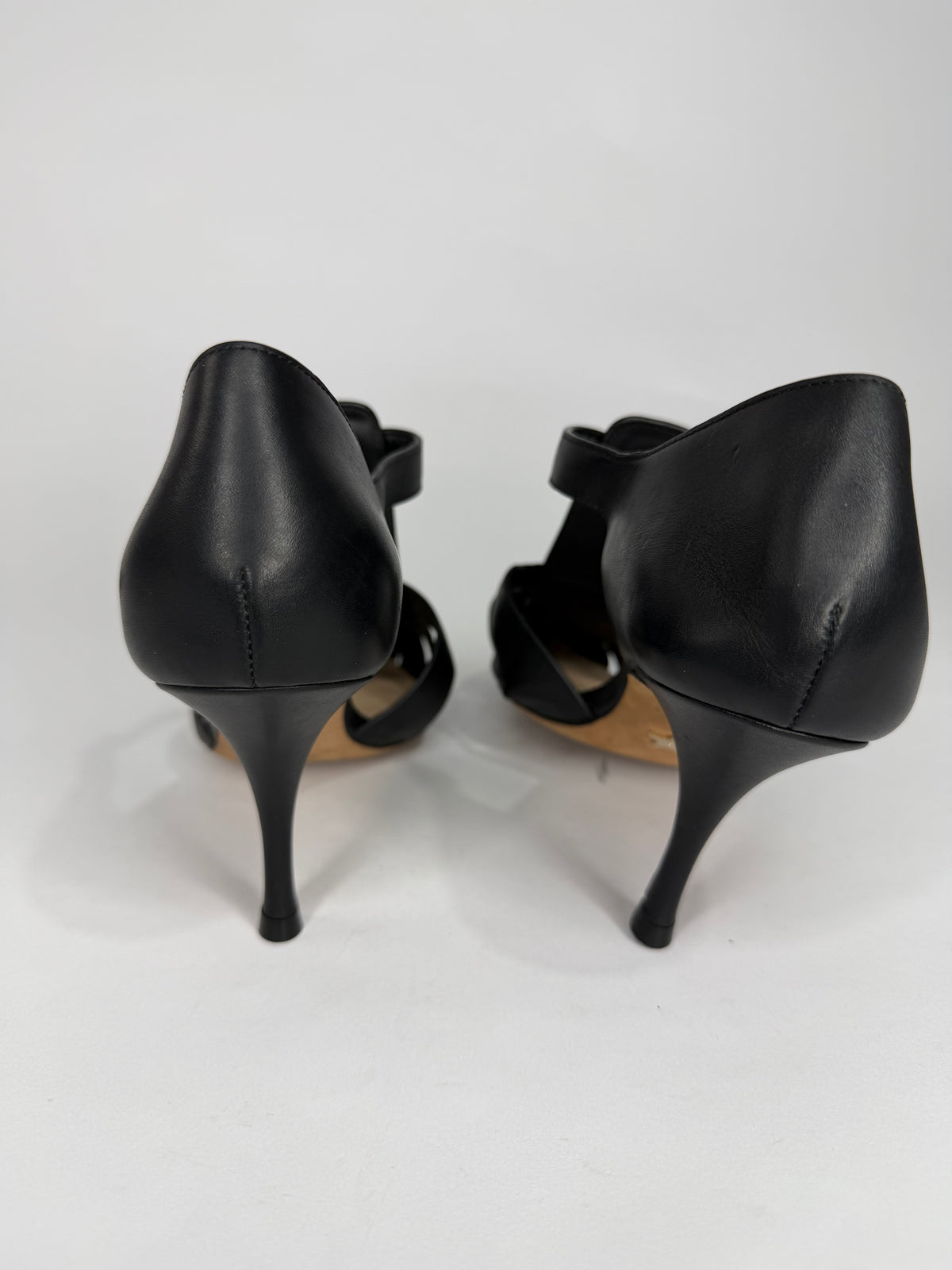 Christian Dior
Leather T-Strap Pumps
Women's Size 35 EU/ 5 US