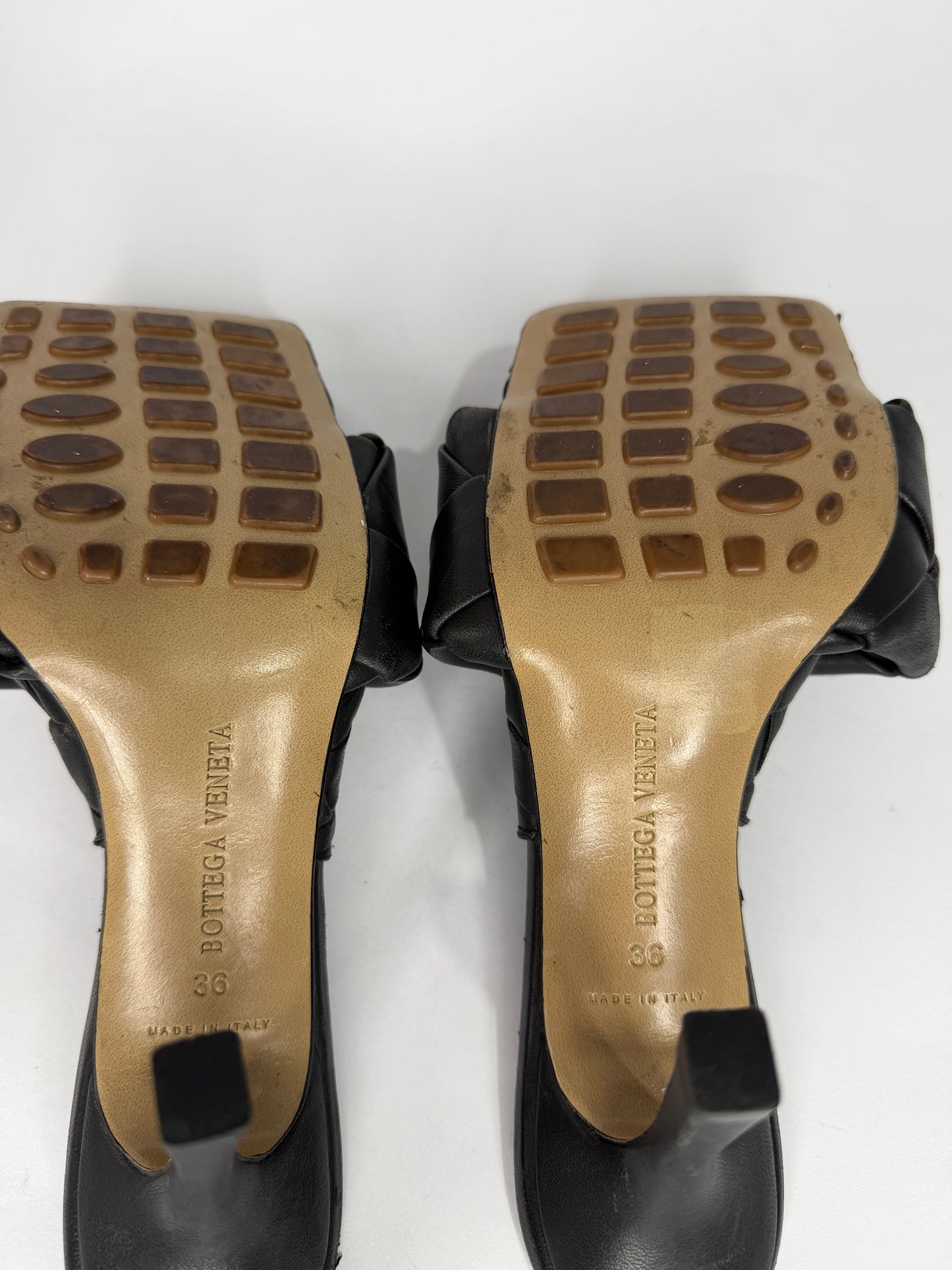 Bottega Veneta
Intrecciato Weave Leather Slides
Women's Size 36 EU/ 6 US / 3 UK