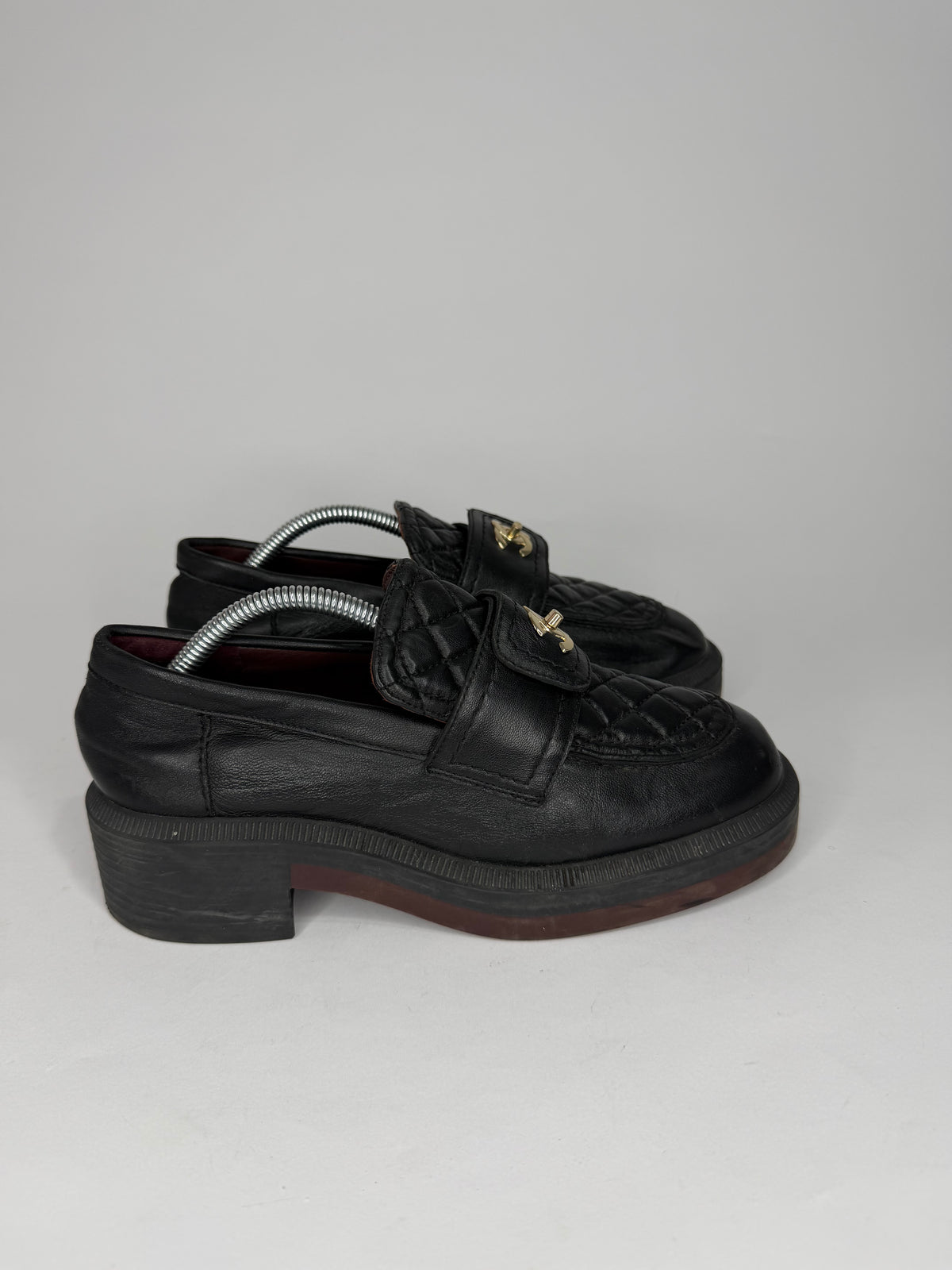 CHANEL
Lambskin Quilted CC Turnlock Loafers Black Size 38 EU/ 8 US/ 5 UK