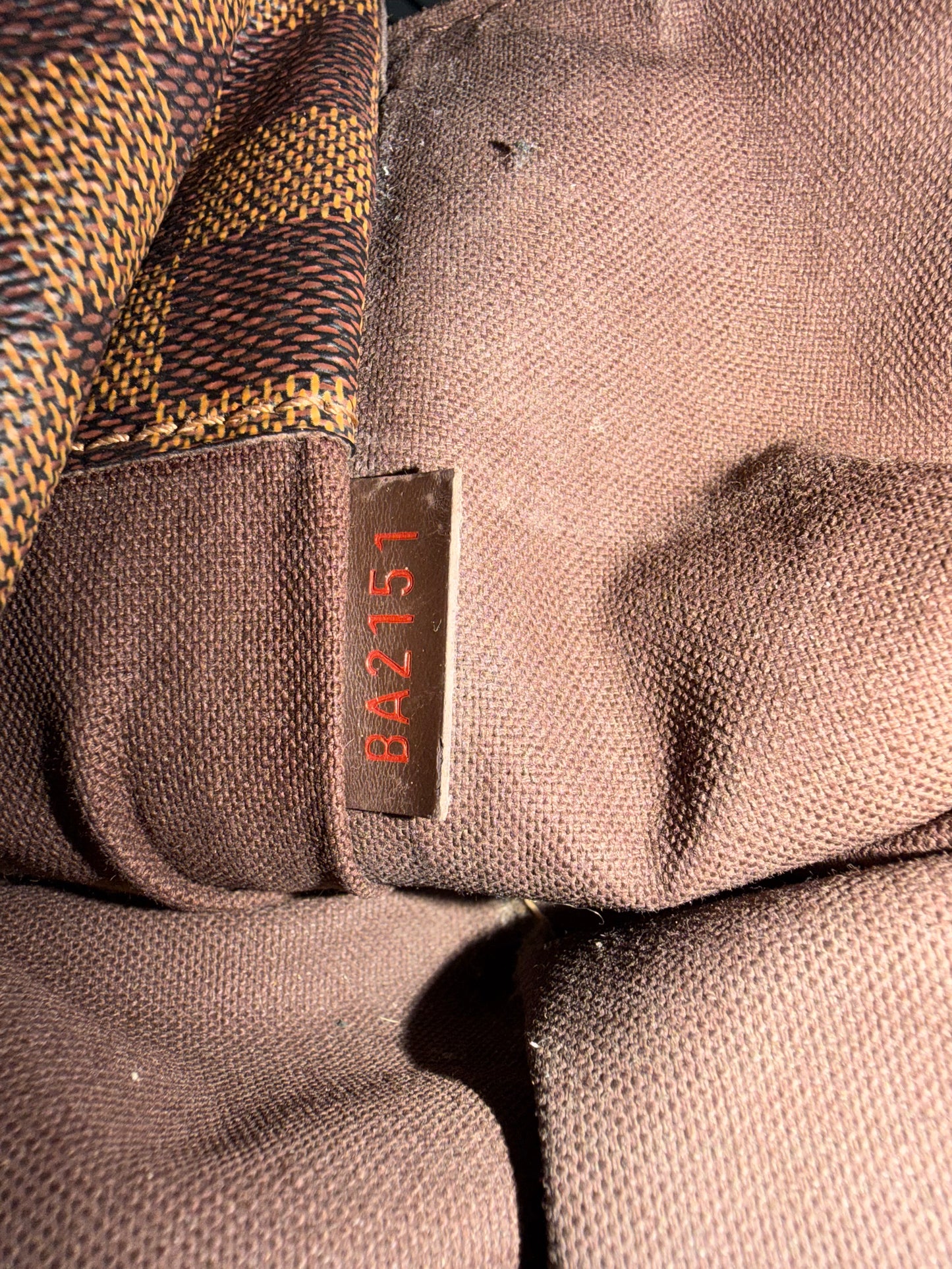 LOUIS VUITTON
Damier Ebene Trotteur Beaubourg
