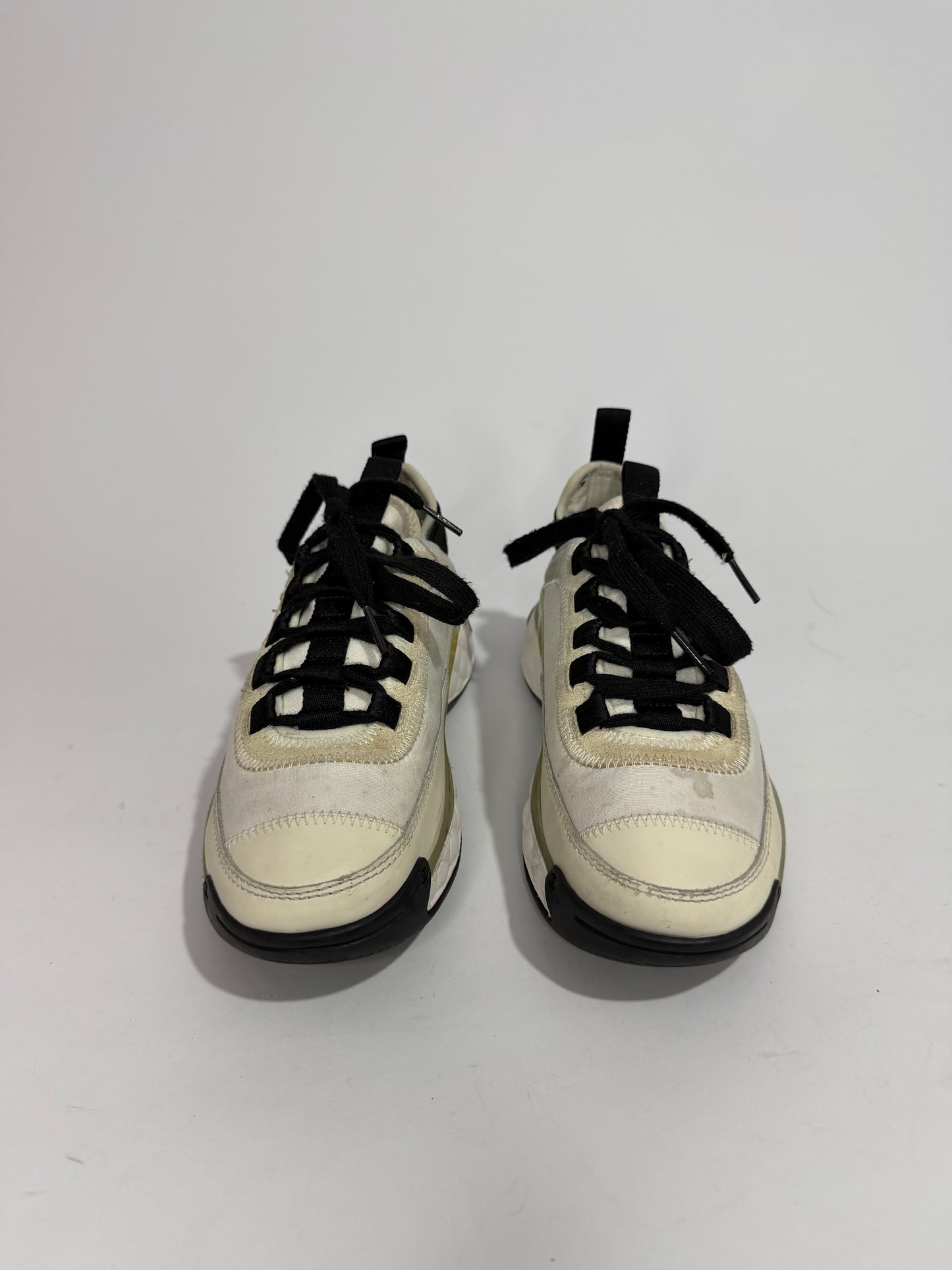 Chanel White/Black Fabric And Suede CC Low Top Sneakers Size 37 EU/7 US