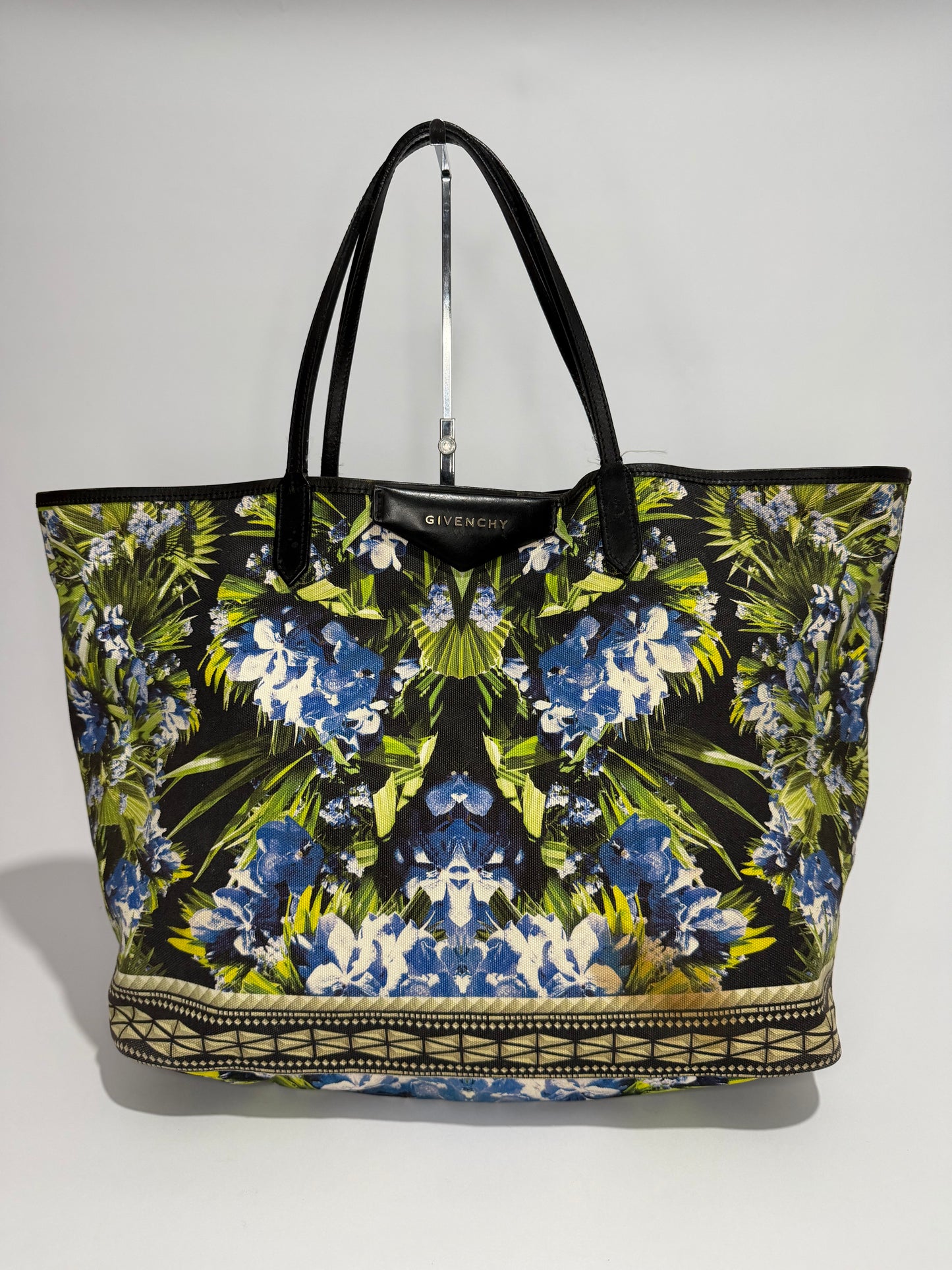 GIVENCHY
Floral Print Coated Canvas Antigona Large Tote Bag
