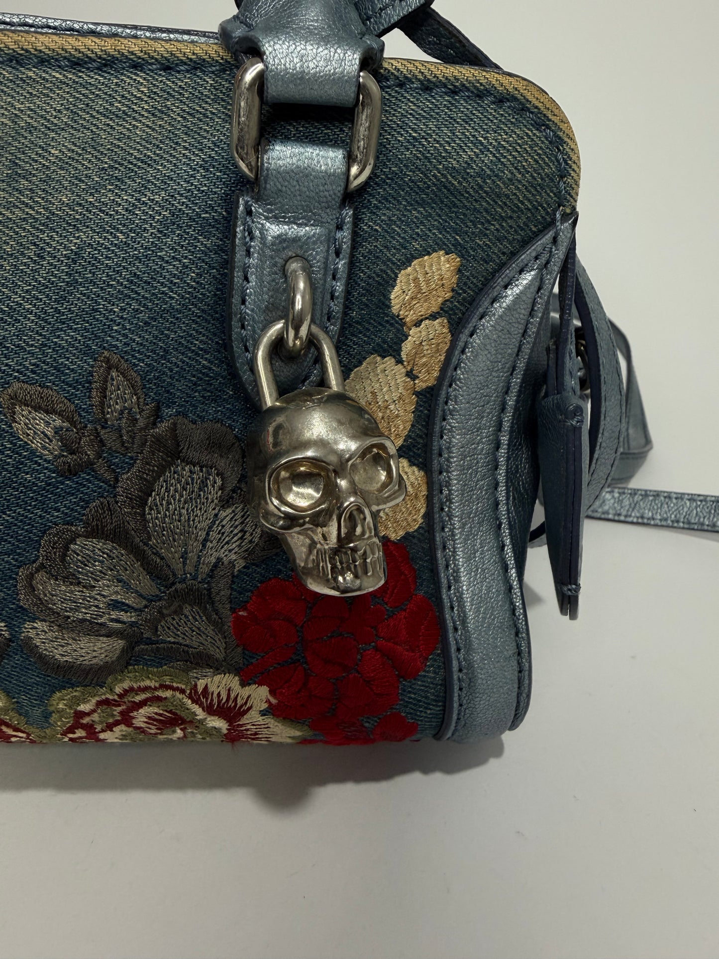 ALEXANDER MCQUEEN
Denim Floral Embroidered Small Skull Padlock Zip Around Tote Blue Multicolor