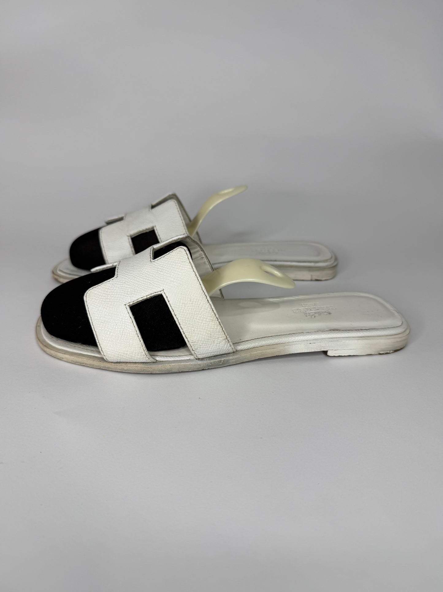 HERMES White Box Calfskin Oran Epson Sandals 39 EU/ 9 US / 6 UK