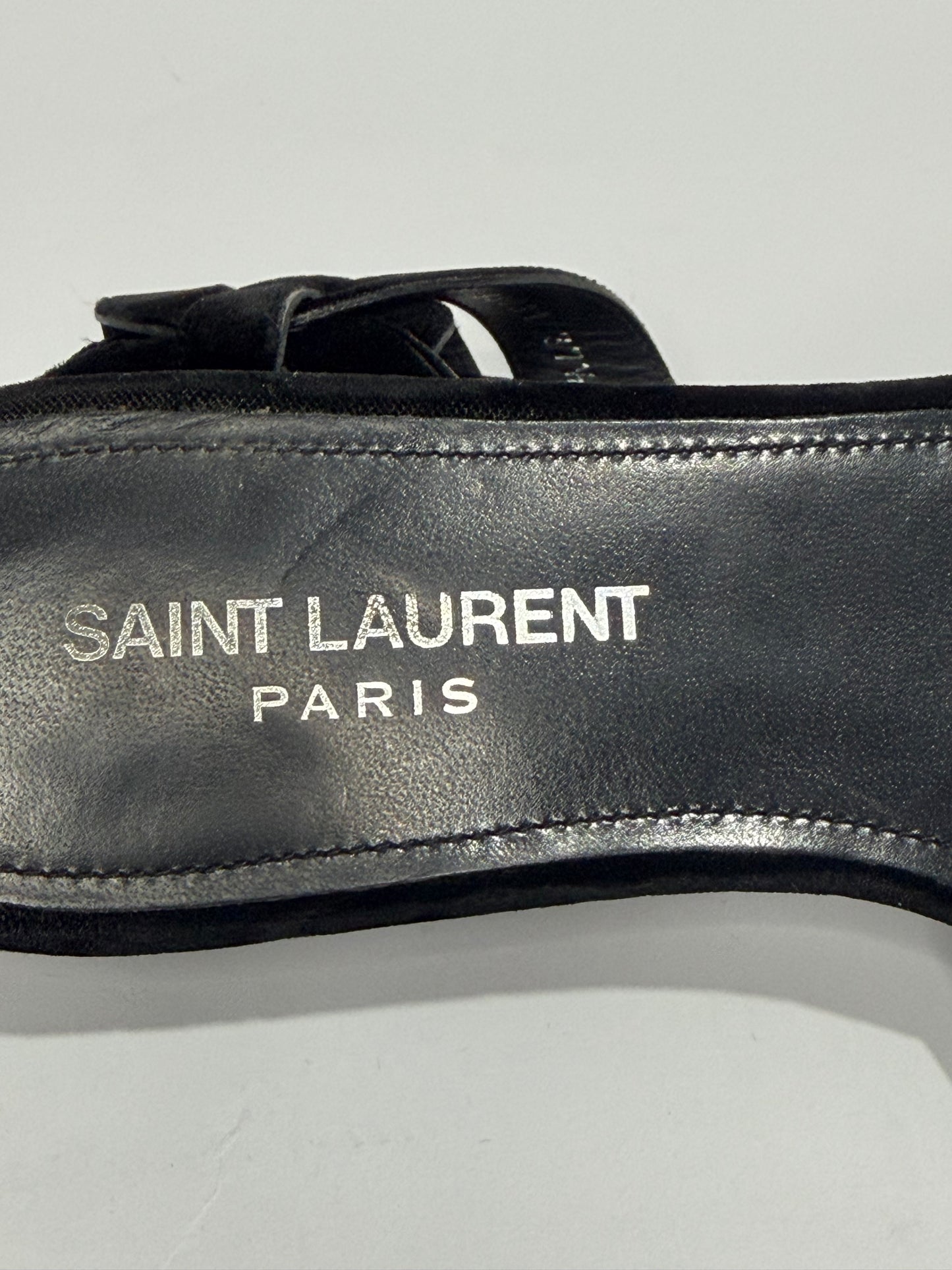 Saint Laurent
Velvet Slides Womens Size 37.5 EU/ 7.5 US/ 5.5 UK