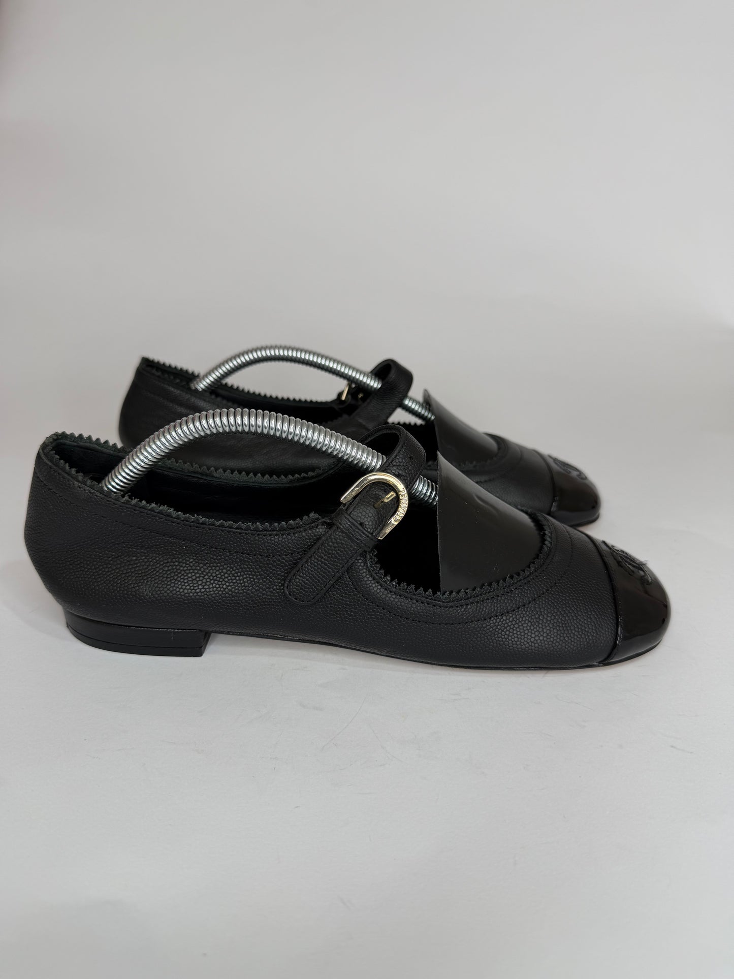 CHANEL
Lambskin Mary Jane Flats Black Size 37 EU
