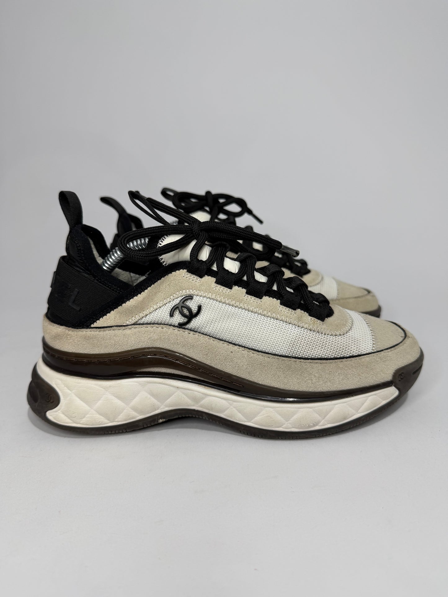 CHANEL
Velvet Calfskin Mixed Fibers CC Sneakers 36 White Black