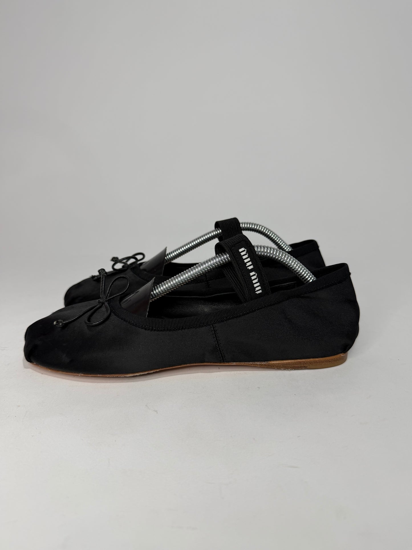 MIU MIU
MIU MIU LOGO-STRAP BALLET FLATS BLACK Size 36 EU/ 6 US
