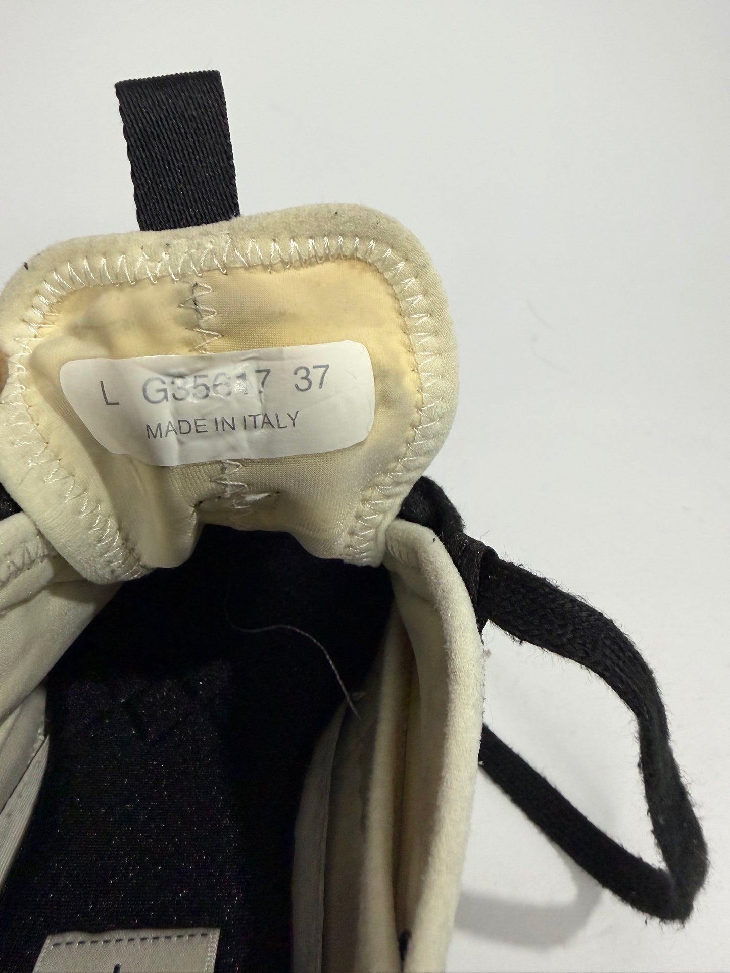 Chanel White/Black Fabric And Suede CC Low Top Sneakers Size 37 EU/7 US