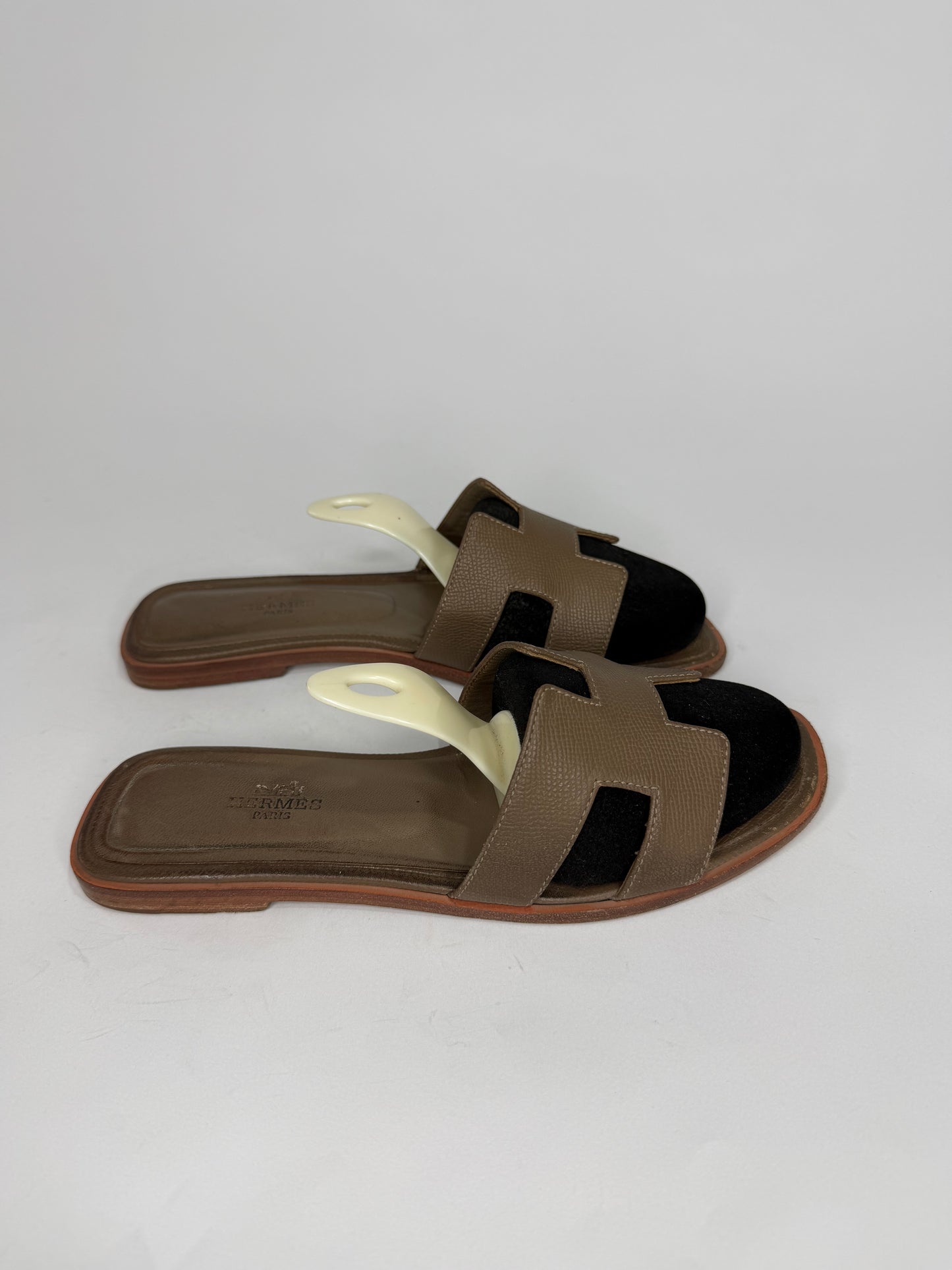 HERMES Grey Epsom Oran Sandals Size 38 EU/8 US / 5 UK