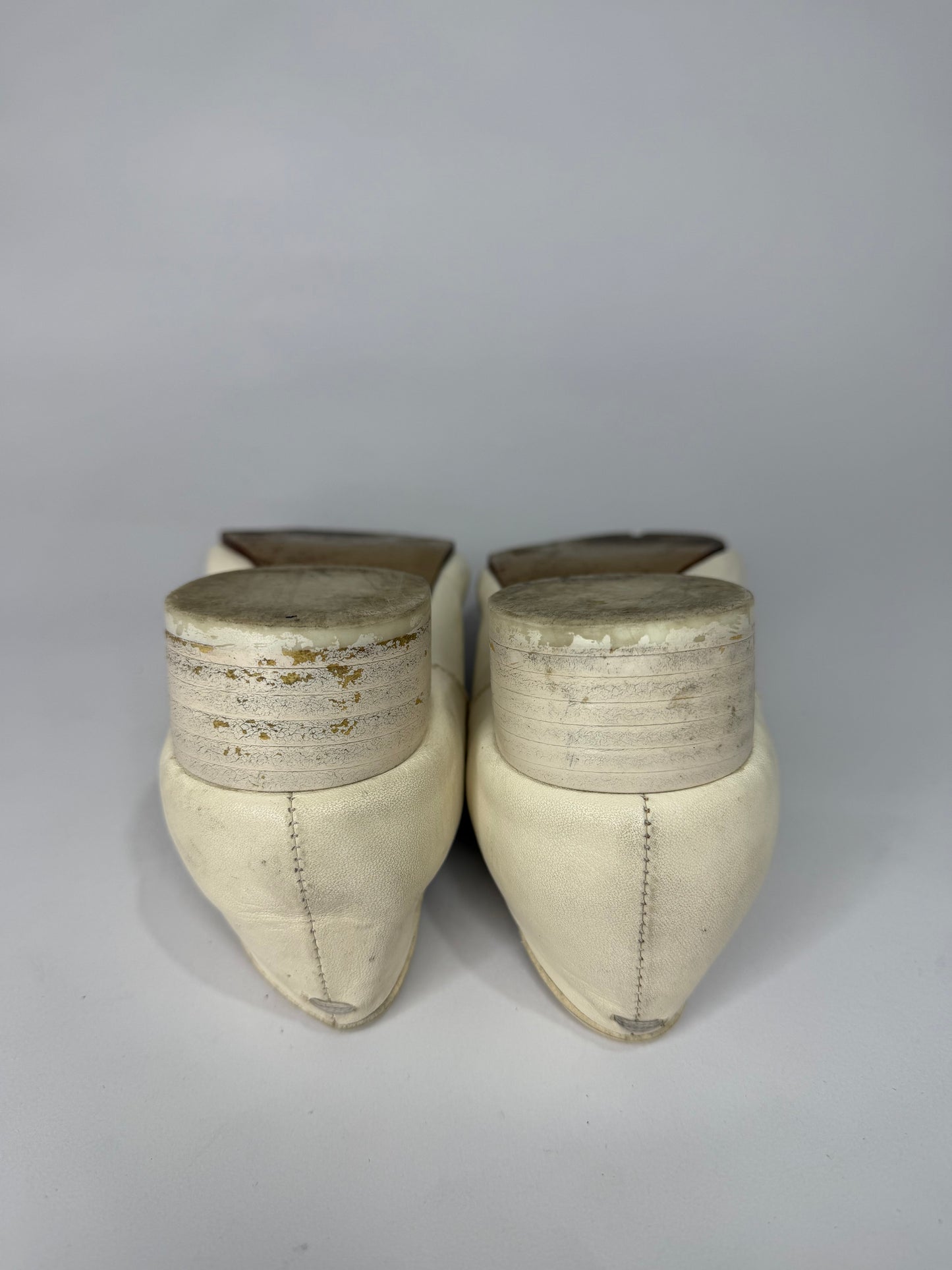 MAISON MARGIELA
Tabi Ballerina 3cm in White Size 34 EU/ 4 US