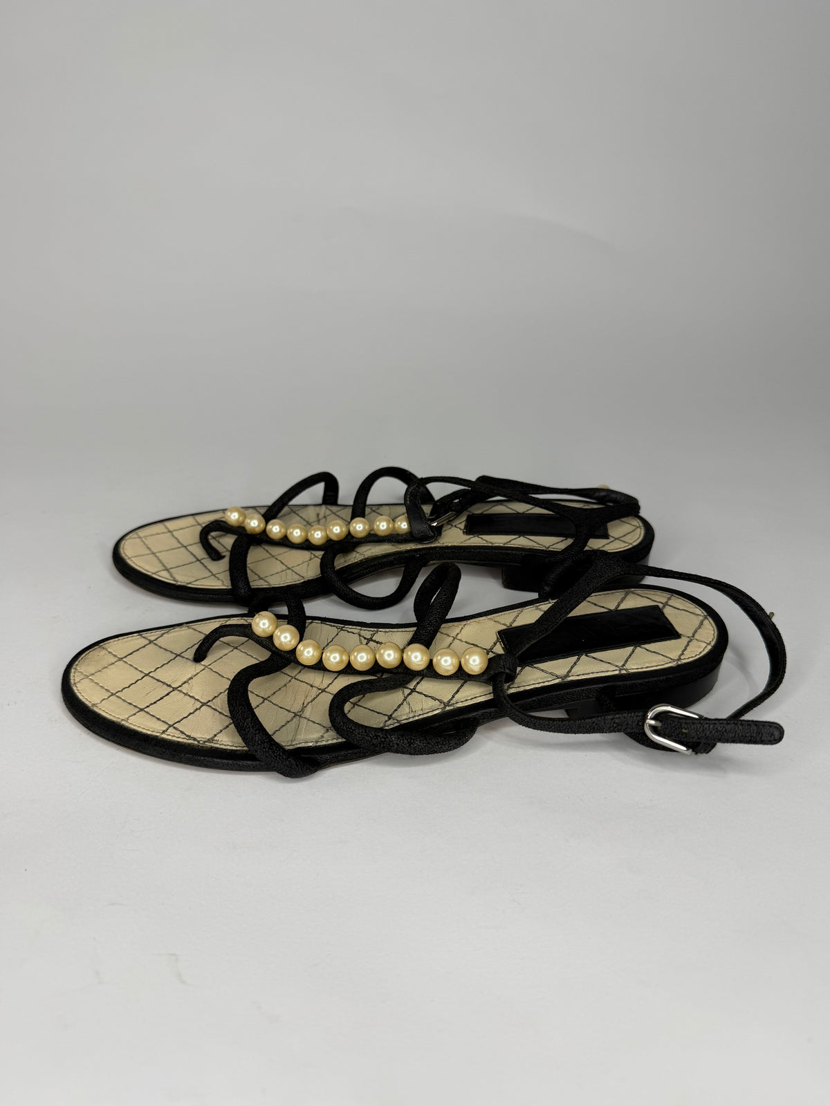 Chanel
Interlocking CC Logo Suede Gladiator Sandals
Women's Size 38.5 EU