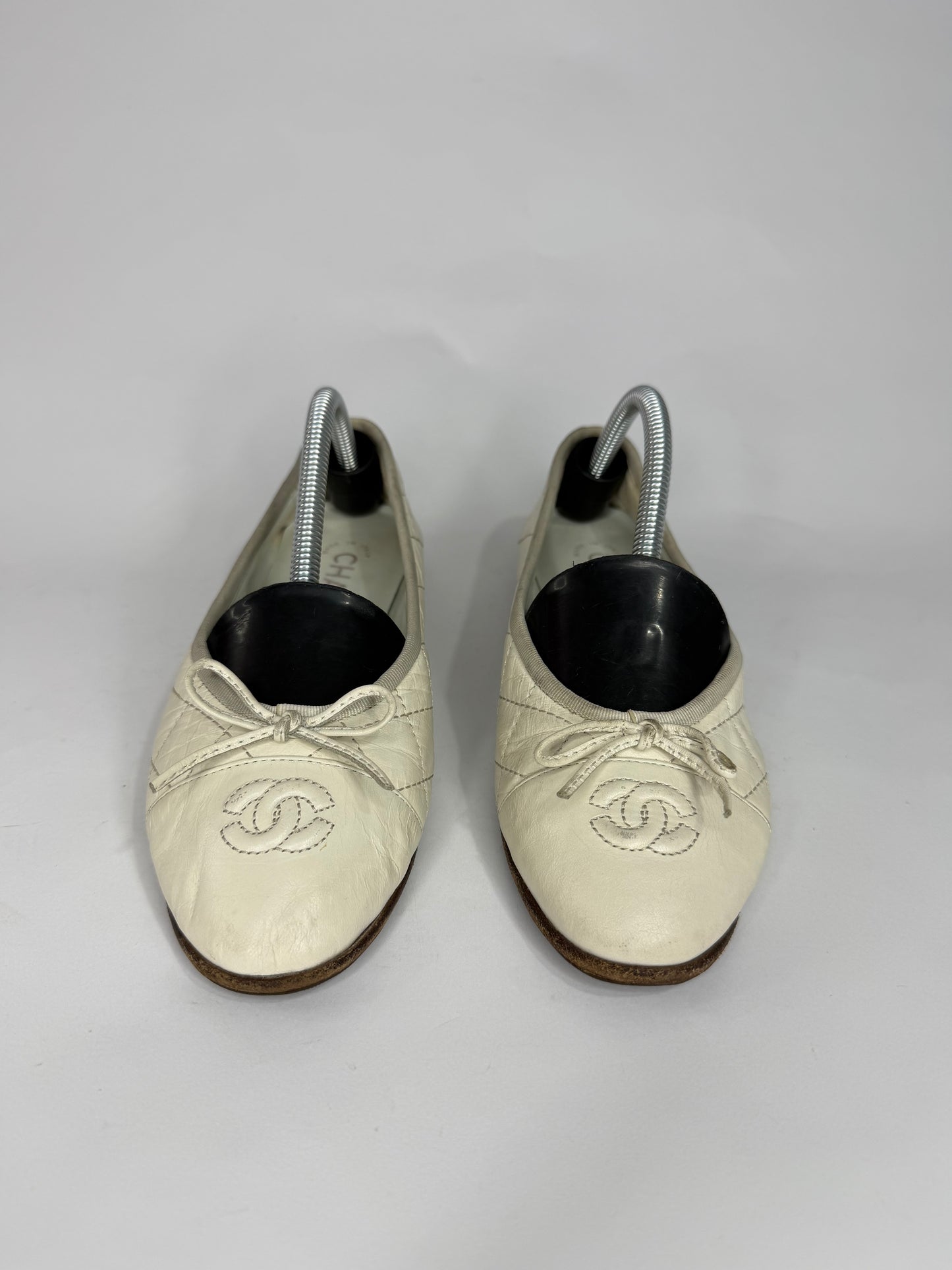 Chanel White Quilted Caviar Leather CC Ballet Flats Size 36 EU/ 6 US/ 3 UK