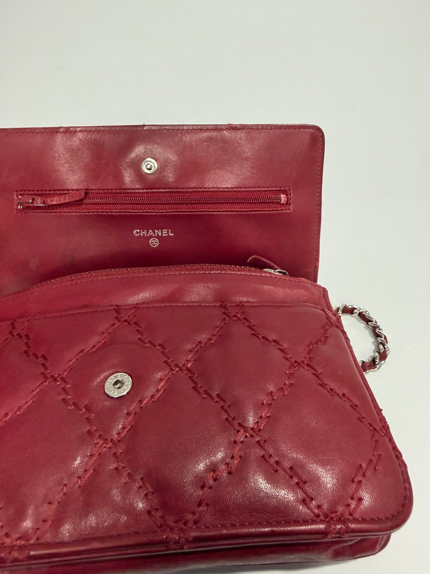 Chanel
Double Stitch Hamptons Wallet On Chain