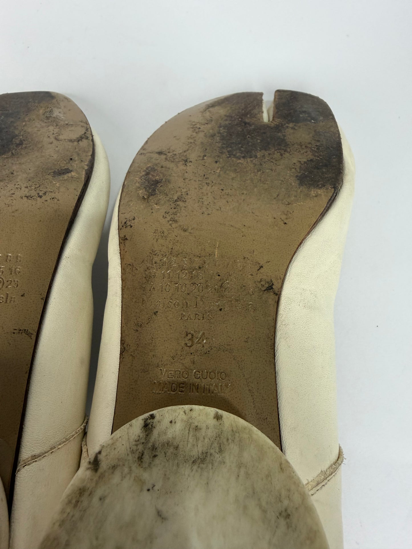 MAISON MARGIELA
Tabi Ballerina 3cm in White Size 34 EU/ 4 US