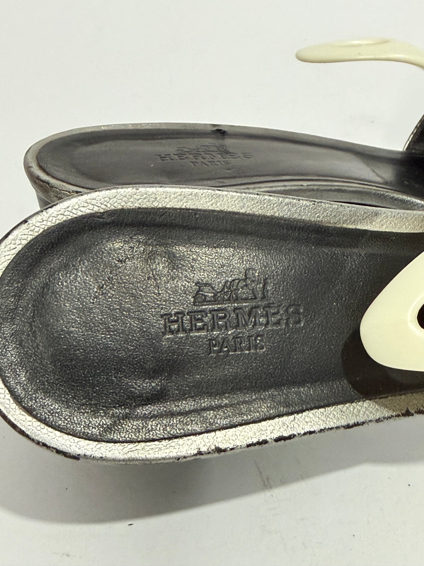 Hermés Metallic Grey Leather Oasis Slide Sandals Size 38 EU/ 8 US/ 5 UK