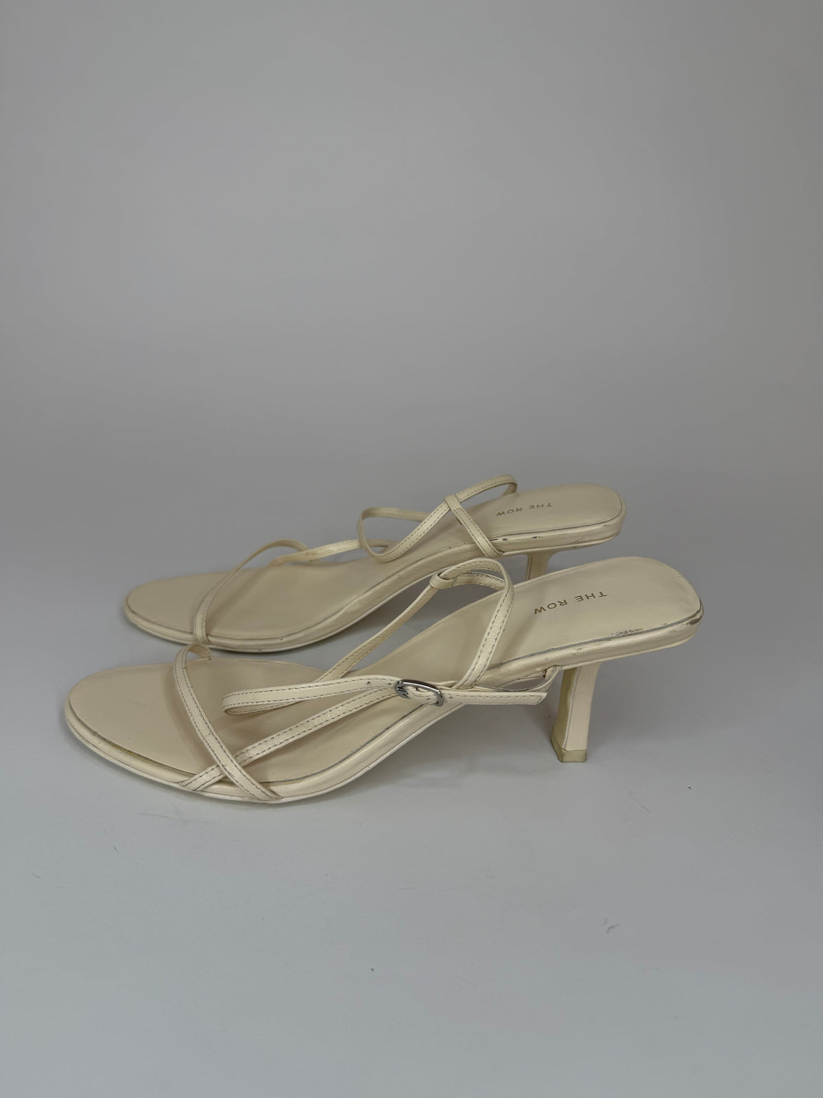 The Row
White Leather Sandals
Women's Size 38 EU/ 8 US/ 5 UK
