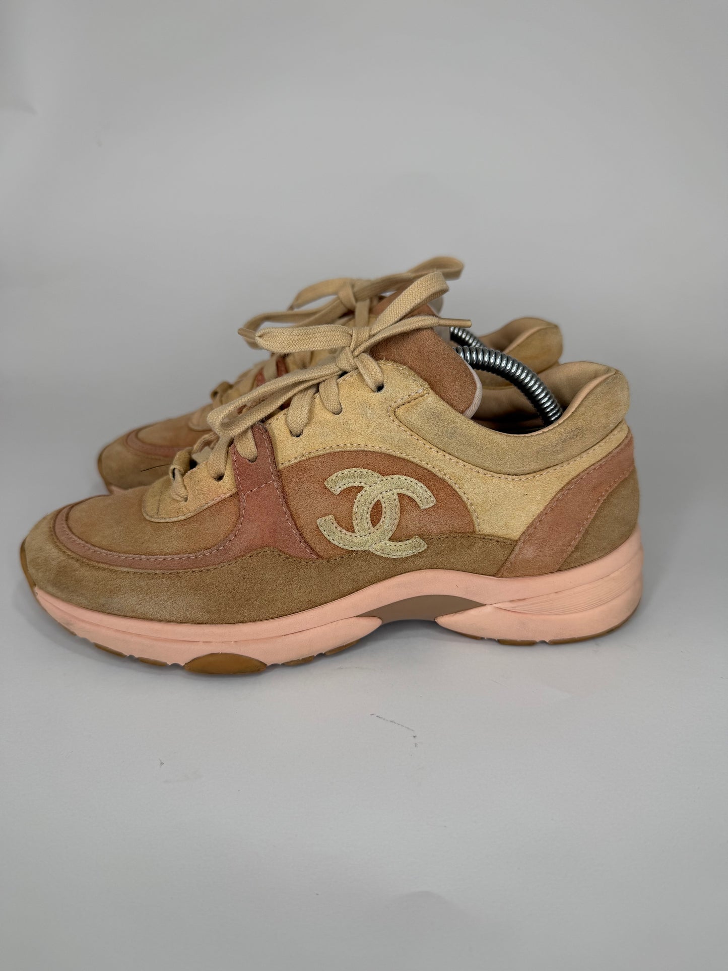 Chanel
Interlocking CC Logo Suede Sneakers
Women's Size 36.5 EU/ 6.5 US/ 3.5 UK