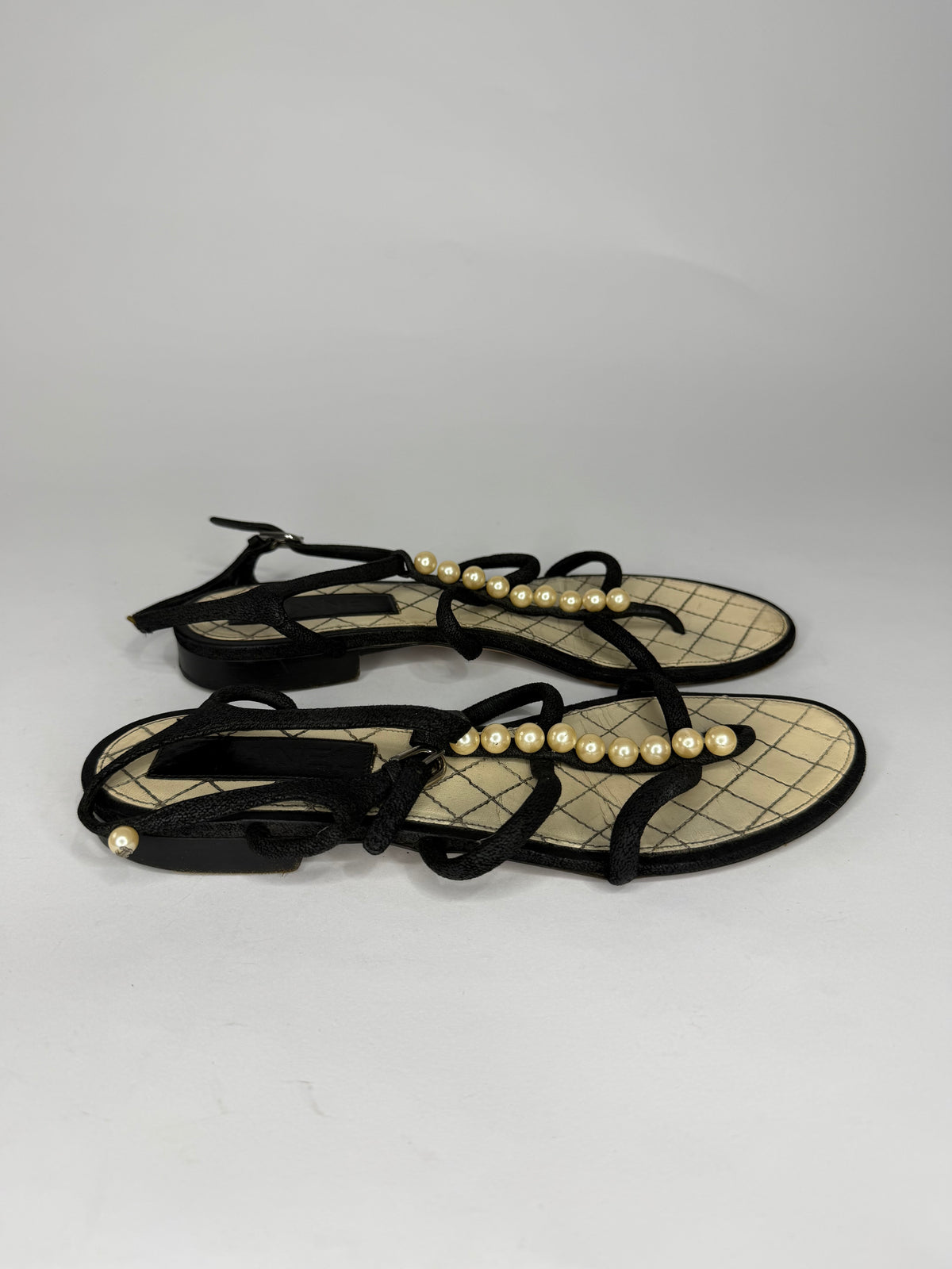 Chanel
Interlocking CC Logo Suede Gladiator Sandals
Women's Size 38.5 EU