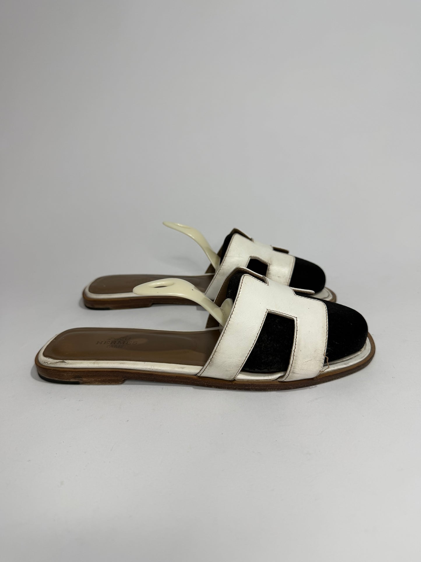 HERMES White Box Calfskin Oran Sandals 38 EU/ 8 US / 5 UK