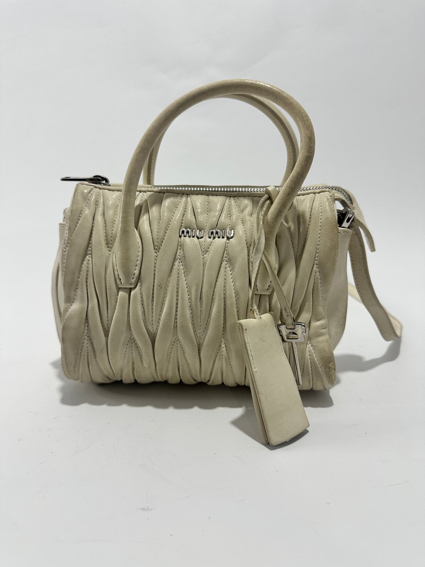 MIU MIU 
Nappa Matelasse Lux Mini Crossbody Tote Bianco