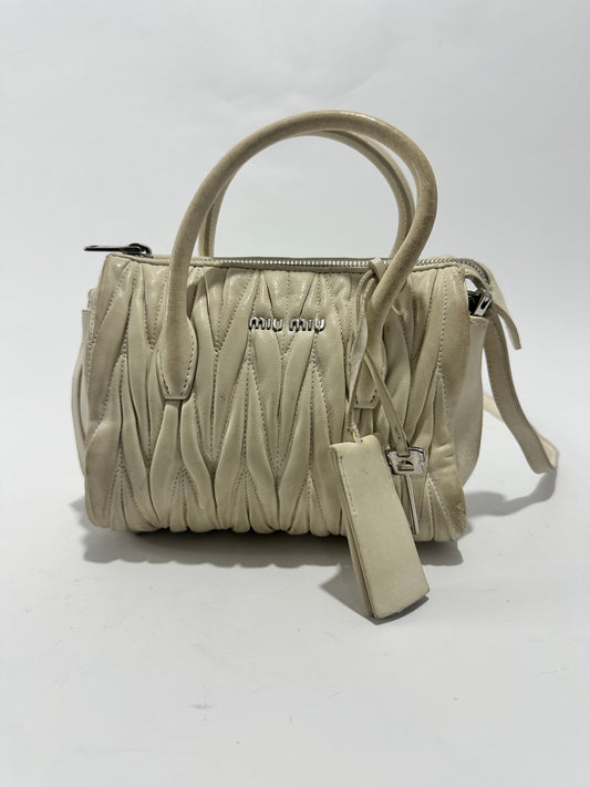 MIU MIU 
Nappa Matelasse Lux Mini Crossbody Tote Bianco