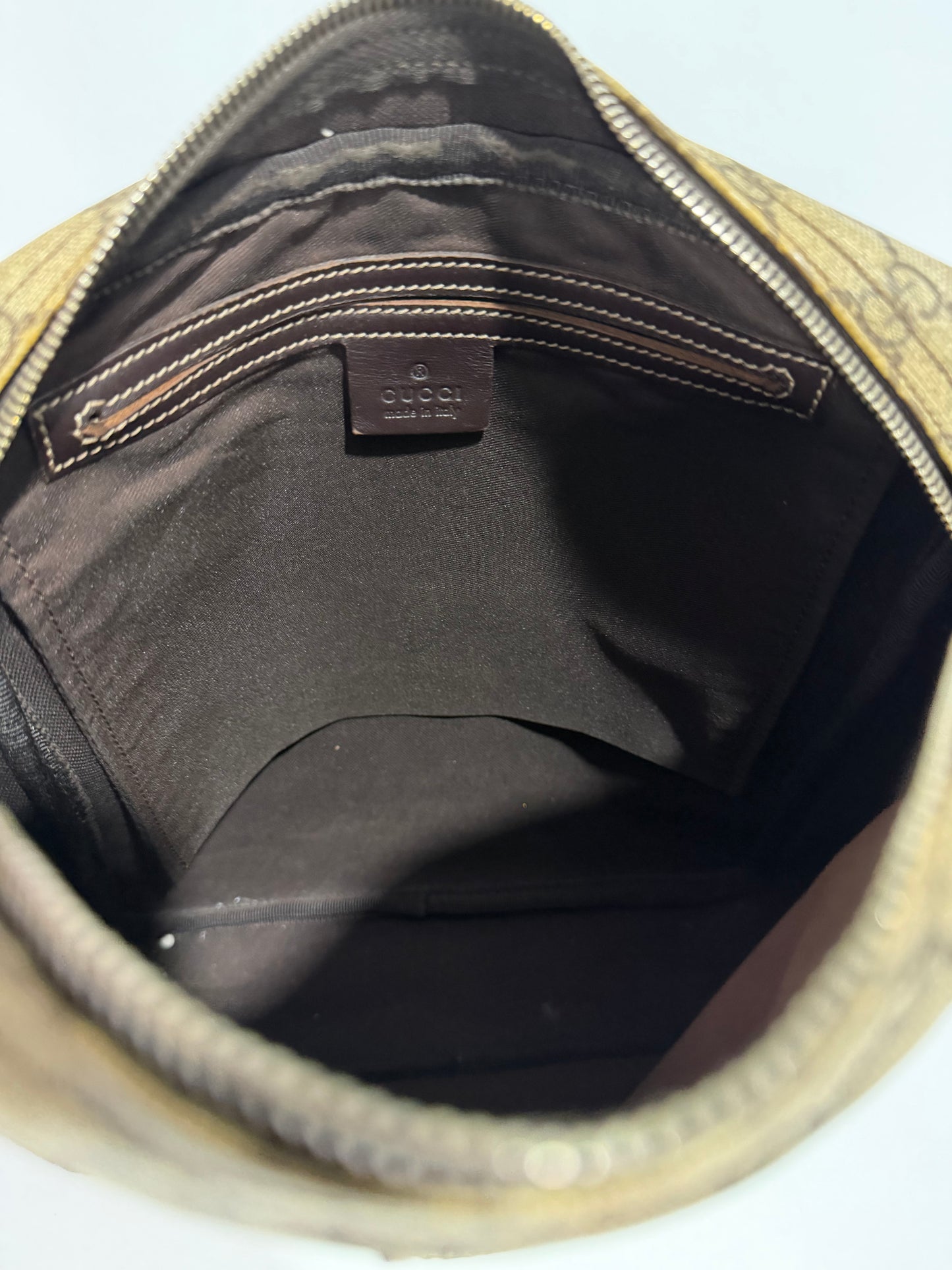 Gucci
GG Supreme Messenger Bag