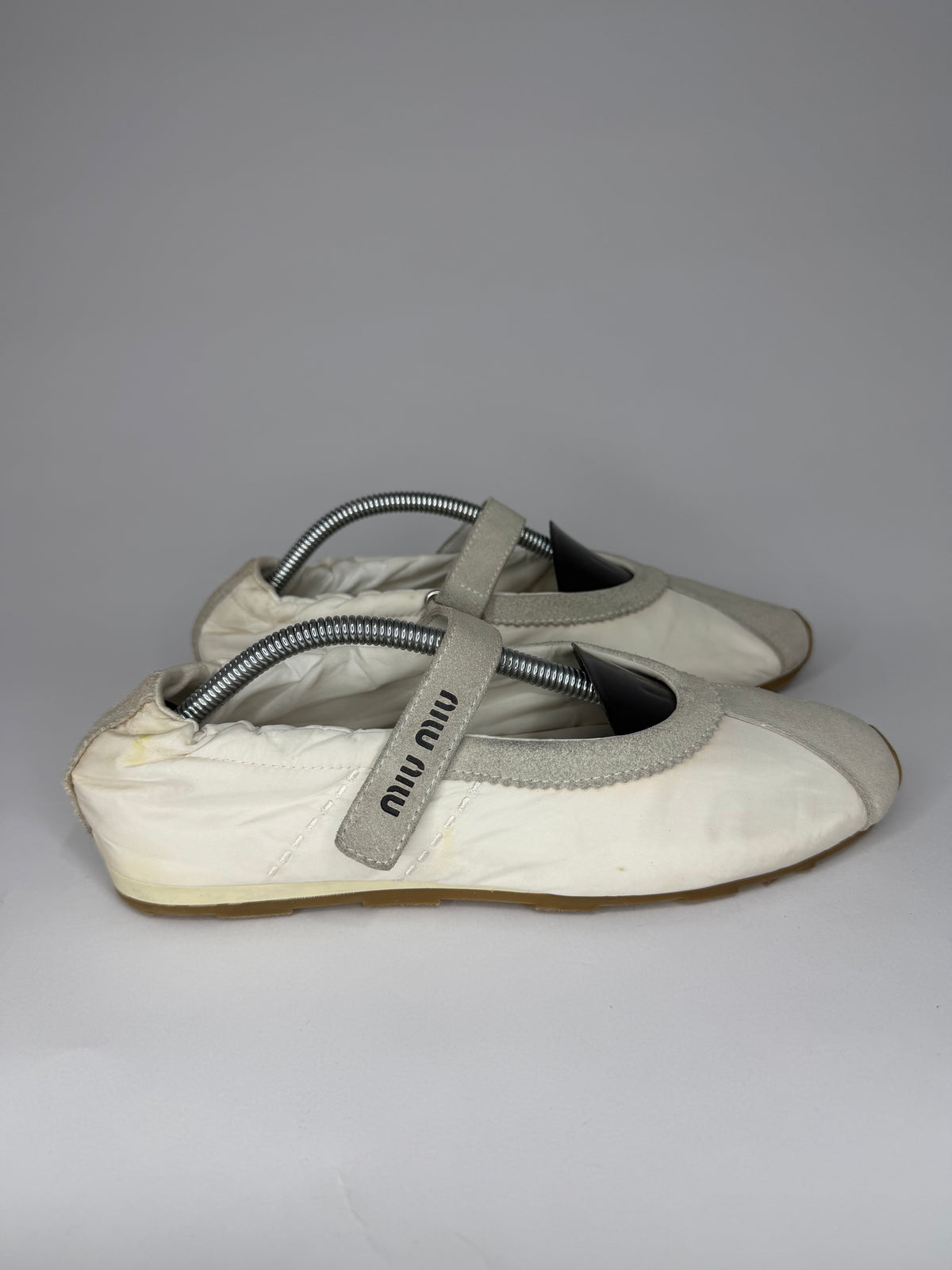 Miu Miu
Suede Ballet Flats
Women's Size 37 EU/ 7 US / 4 UK